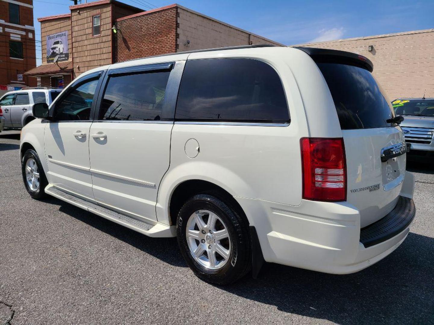 2008 WHITE CHRYSLER TOWN and COUNTRY TOURING (2A8HR54P88R) with an 3.8L engine, Automatic transmission, located at 117 North Cameron Street, Harrisburg, PA, 17101, (717) 963-8962, 40.267021, -76.875351 - WE FINANCE!!! Good Credit/ Bad Credit/ No Credit - ALL Trade-Ins Welcomed!!! ***Guaranteed Credit Approval*** APPLY ONLINE or CALL us TODAY ;) Internet Prices and Marketplace Prices are SPECIAL discounted ***CASH DEALS*** Retail Prices are higher. Please call us to discuss your cash and finan - Photo#2