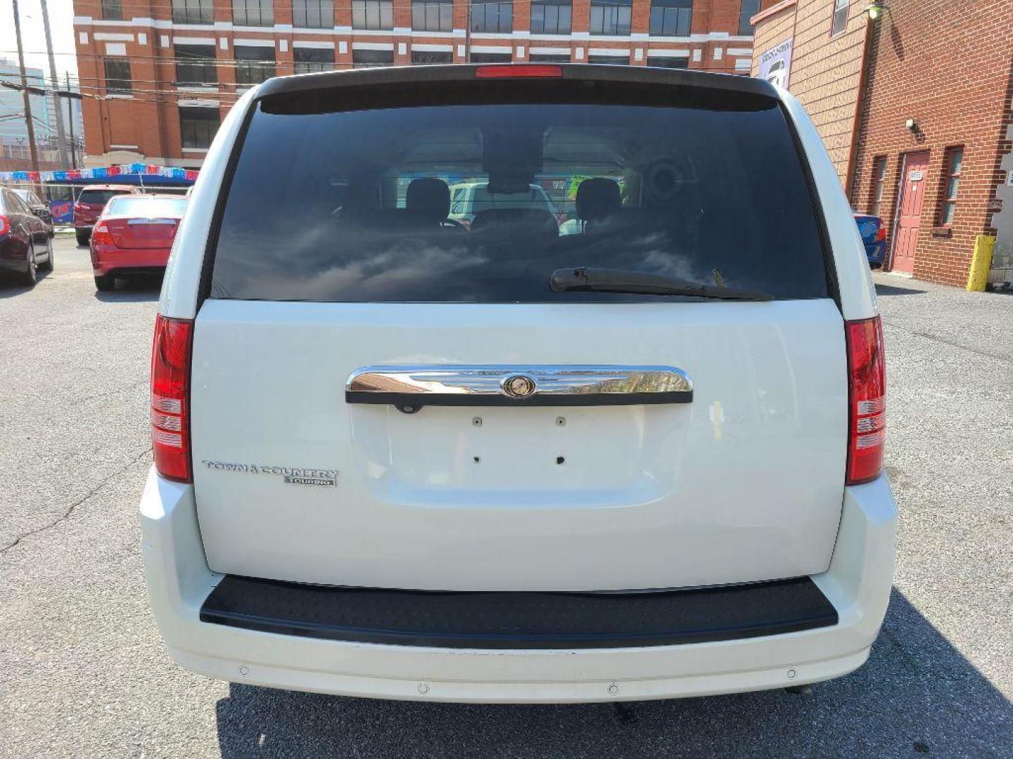 2008 WHITE CHRYSLER TOWN and COUNTRY TOURING (2A8HR54P88R) with an 3.8L engine, Automatic transmission, located at 117 North Cameron Street, Harrisburg, PA, 17101, (717) 963-8962, 40.267021, -76.875351 - WE FINANCE!!! Good Credit/ Bad Credit/ No Credit - ALL Trade-Ins Welcomed!!! ***Guaranteed Credit Approval*** APPLY ONLINE or CALL us TODAY ;) Internet Prices and Marketplace Prices are SPECIAL discounted ***CASH DEALS*** Retail Prices are higher. Please call us to discuss your cash and finan - Photo#3