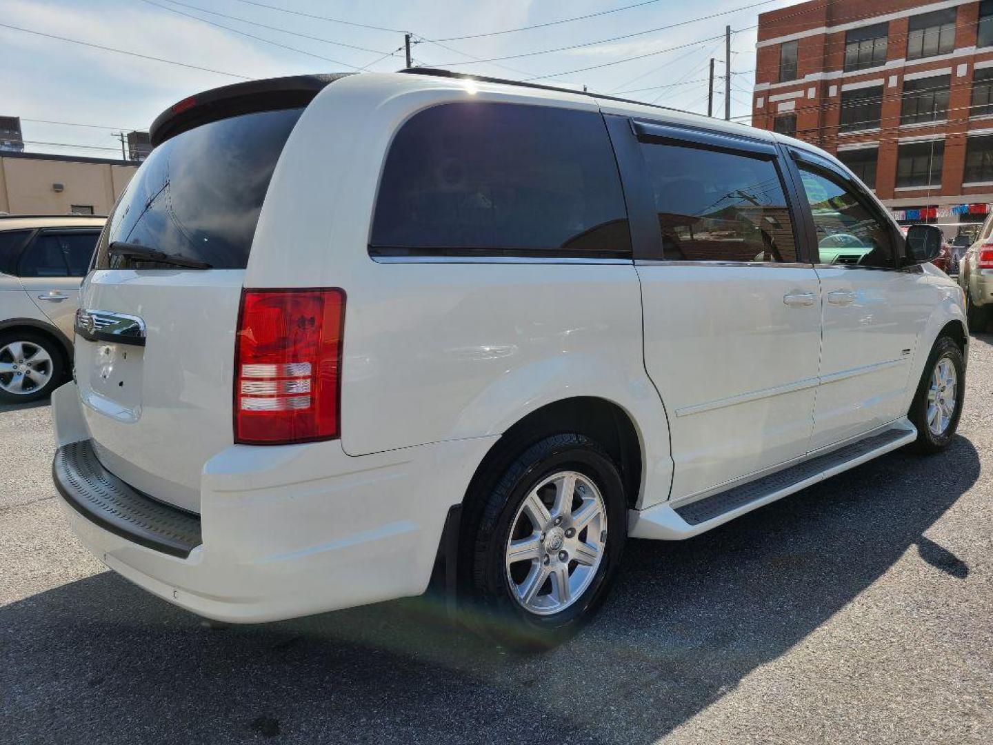 2008 WHITE CHRYSLER TOWN and COUNTRY TOURING (2A8HR54P88R) with an 3.8L engine, Automatic transmission, located at 117 North Cameron Street, Harrisburg, PA, 17101, (717) 963-8962, 40.267021, -76.875351 - WE FINANCE!!! Good Credit/ Bad Credit/ No Credit - ALL Trade-Ins Welcomed!!! ***Guaranteed Credit Approval*** APPLY ONLINE or CALL us TODAY ;) Internet Prices and Marketplace Prices are SPECIAL discounted ***CASH DEALS*** Retail Prices are higher. Please call us to discuss your cash and finan - Photo#4