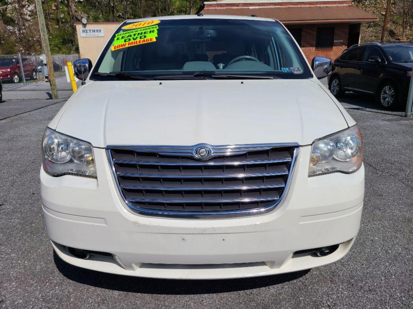 2008 WHITE CHRYSLER TOWN and COUNTRY TOURING (2A8HR54P88R) with an 3.8L engine, Automatic transmission, located at 117 North Cameron Street, Harrisburg, PA, 17101, (717) 963-8962, 40.267021, -76.875351 - WE FINANCE!!! Good Credit/ Bad Credit/ No Credit - ALL Trade-Ins Welcomed!!! ***Guaranteed Credit Approval*** APPLY ONLINE or CALL us TODAY ;) Internet Prices and Marketplace Prices are SPECIAL discounted ***CASH DEALS*** Retail Prices are higher. Please call us to discuss your cash and finan - Photo#7