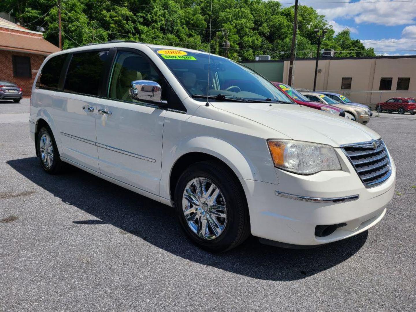 2008 WHITE CHRYSLER TOWN and COUNTRY LIMITED (2A8HR64X88R) with an 4.0L engine, Automatic transmission, located at 117 North Cameron Street, Harrisburg, PA, 17101, (717) 963-8962, 40.267021, -76.875351 - Photo#6