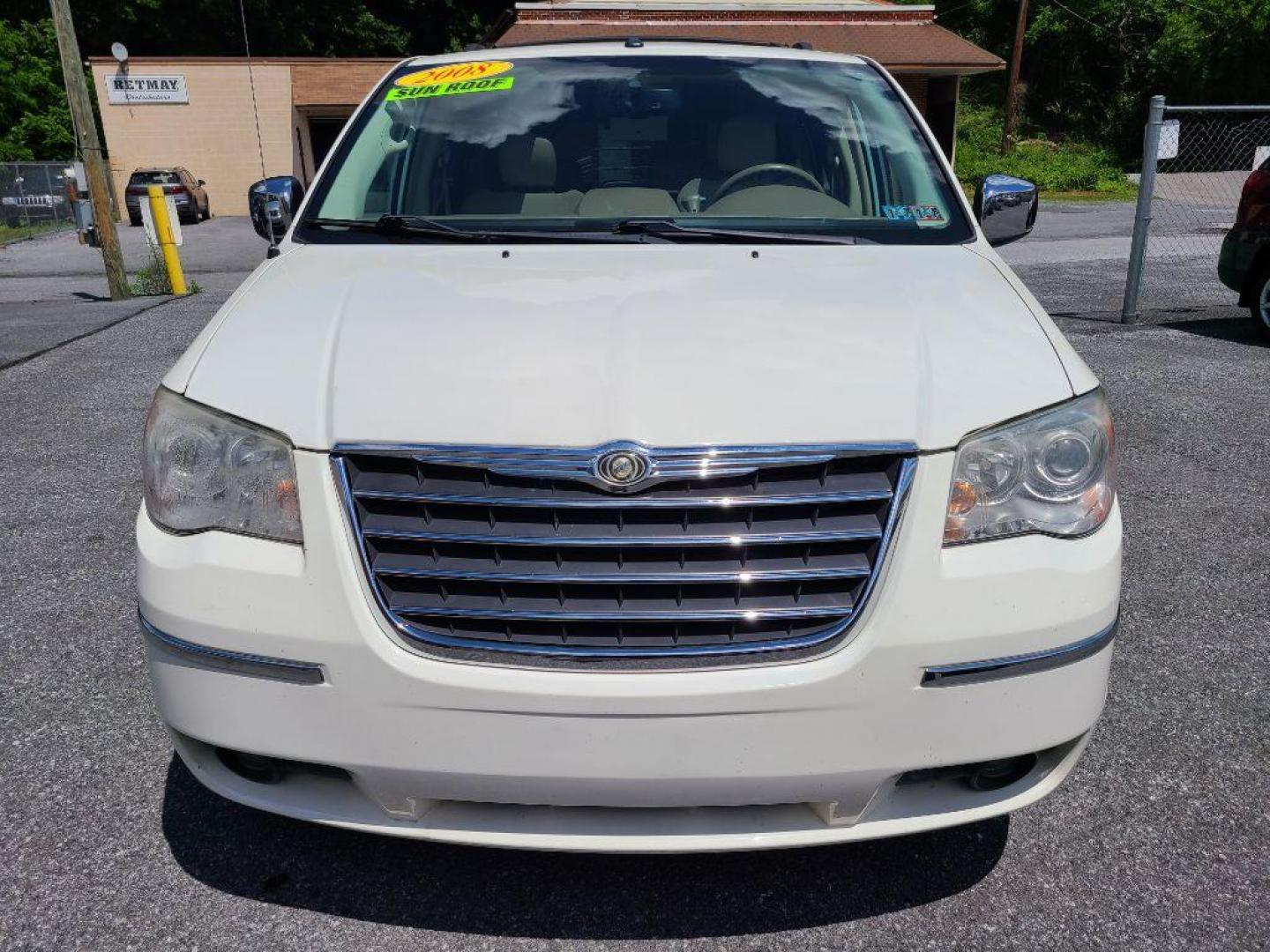 2008 WHITE CHRYSLER TOWN and COUNTRY LIMITED (2A8HR64X88R) with an 4.0L engine, Automatic transmission, located at 117 North Cameron Street, Harrisburg, PA, 17101, (717) 963-8962, 40.267021, -76.875351 - Photo#7