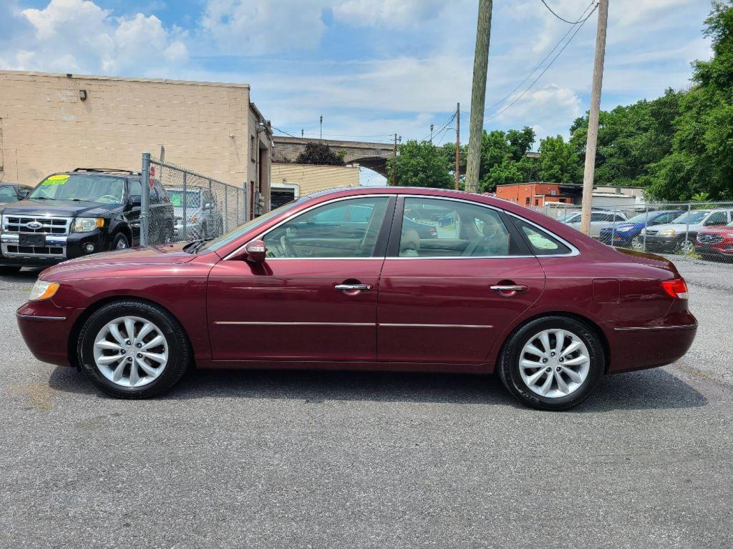 2008 BURG HYUNDAI AZERA SE (KMHFC46FX8A) with an 3.8L engine, Automatic transmission, located at 117 North Cameron Street, Harrisburg, PA, 17101, (717) 963-8962, 40.267021, -76.875351 - WE FINANCE!!! Good Credit/ Bad Credit/ No Credit - ALL Trade-Ins Welcomed!!! ***Guaranteed Credit Approval*** APPLY ONLINE or CALL us TODAY ;) Internet Prices and Marketplace Prices are SPECIAL discounted ***CASH DEALS*** Retail Prices are higher. Please call us to discuss your cash and finan - Photo#1