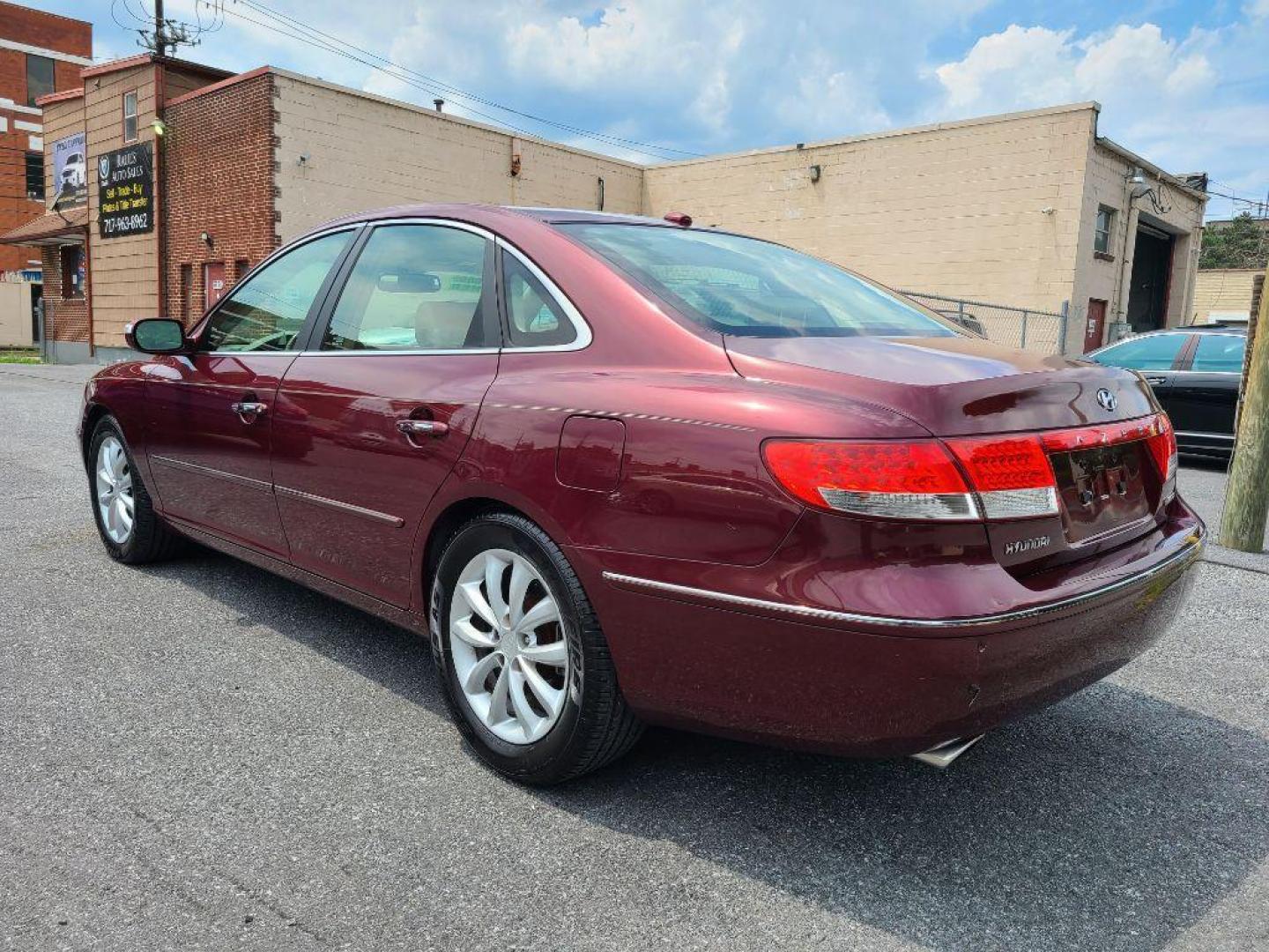 2008 BURG HYUNDAI AZERA SE (KMHFC46FX8A) with an 3.8L engine, Automatic transmission, located at 117 North Cameron Street, Harrisburg, PA, 17101, (717) 963-8962, 40.267021, -76.875351 - WE FINANCE!!! Good Credit/ Bad Credit/ No Credit - ALL Trade-Ins Welcomed!!! ***Guaranteed Credit Approval*** APPLY ONLINE or CALL us TODAY ;) Internet Prices and Marketplace Prices are SPECIAL discounted ***CASH DEALS*** Retail Prices are higher. Please call us to discuss your cash and finan - Photo#2