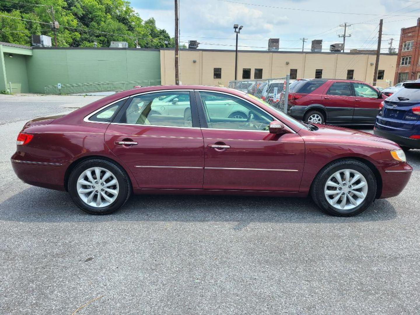 2008 BURG HYUNDAI AZERA SE (KMHFC46FX8A) with an 3.8L engine, Automatic transmission, located at 117 North Cameron Street, Harrisburg, PA, 17101, (717) 963-8962, 40.267021, -76.875351 - WE FINANCE!!! Good Credit/ Bad Credit/ No Credit - ALL Trade-Ins Welcomed!!! ***Guaranteed Credit Approval*** APPLY ONLINE or CALL us TODAY ;) Internet Prices and Marketplace Prices are SPECIAL discounted ***CASH DEALS*** Retail Prices are higher. Please call us to discuss your cash and finan - Photo#5