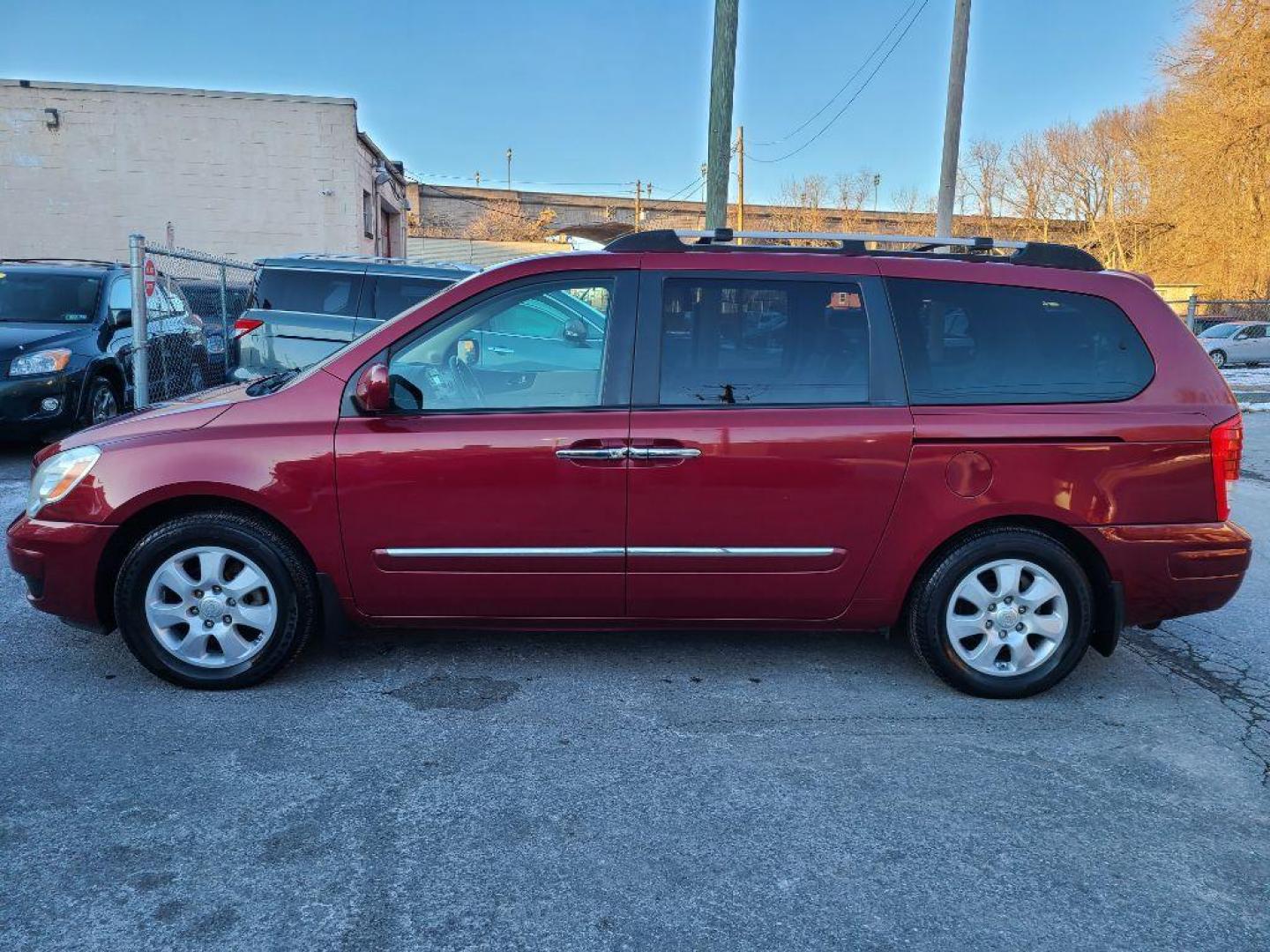 2008 RED HYUNDAI ENTOURAGE GLS (KNDMC233886) with an 3.8L engine, Automatic transmission, located at 7981 Paxton Street, Harrisburg, PA, 17111, (717) 561-2926, 40.261490, -76.749229 - Photo#1