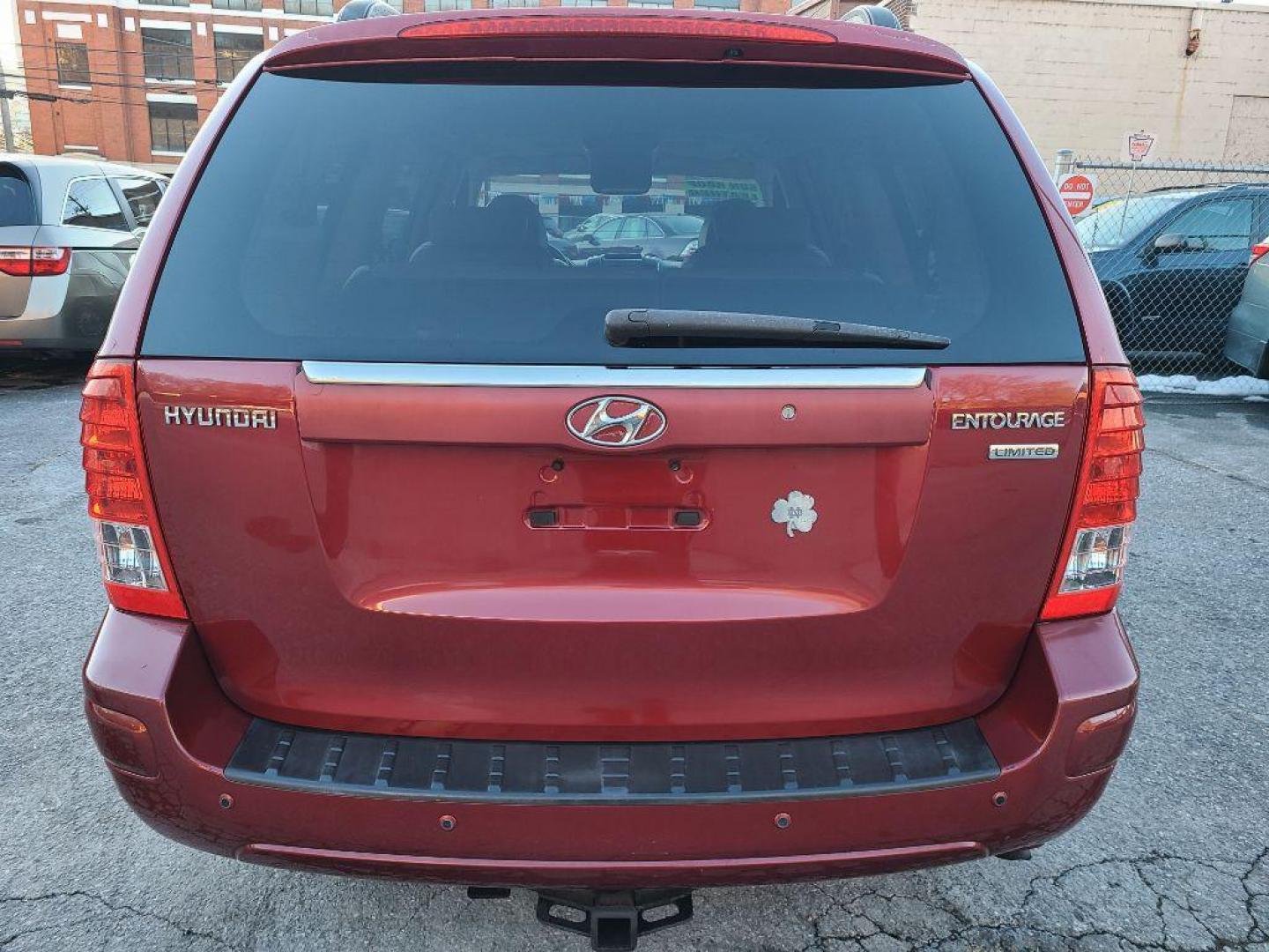 2008 RED HYUNDAI ENTOURAGE GLS (KNDMC233886) with an 3.8L engine, Automatic transmission, located at 7981 Paxton Street, Harrisburg, PA, 17111, (717) 561-2926, 40.261490, -76.749229 - Photo#3