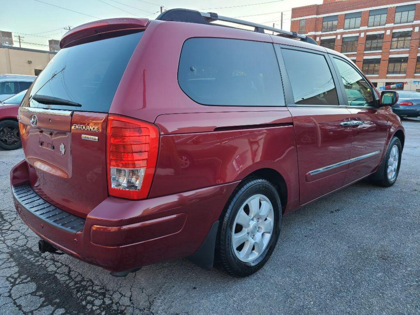 2008 RED HYUNDAI ENTOURAGE GLS (KNDMC233886) with an 3.8L engine, Automatic transmission, located at 7981 Paxton Street, Harrisburg, PA, 17111, (717) 561-2926, 40.261490, -76.749229 - Photo#4