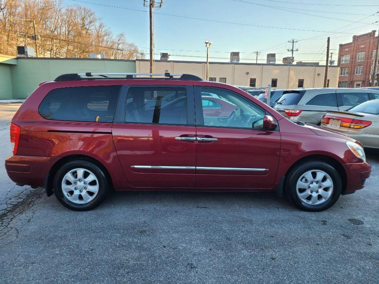 2008 RED HYUNDAI ENTOURAGE GLS (KNDMC233886) with an 3.8L engine, Automatic transmission, located at 7981 Paxton Street, Harrisburg, PA, 17111, (717) 561-2926, 40.261490, -76.749229 - Photo#5