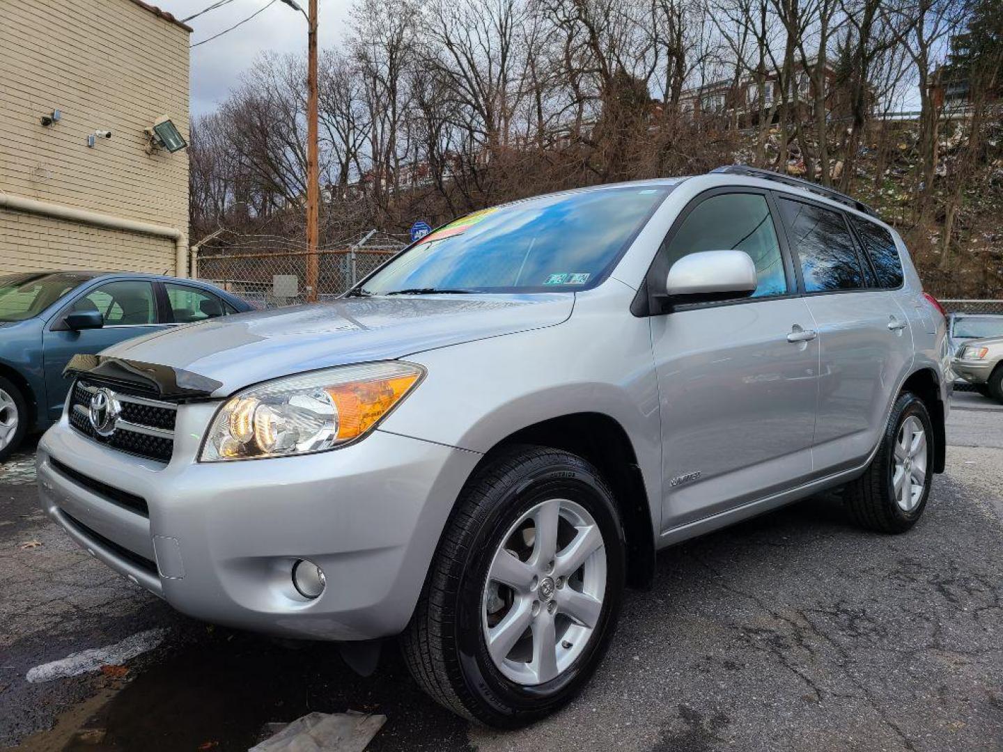 2008 SILVER TOYOTA RAV4 LIMITED (JTMBK31V486) with an 3.5L engine, Automatic transmission, located at 117 North Cameron Street, Harrisburg, PA, 17101, (717) 963-8962, 40.267021, -76.875351 - Photo#0