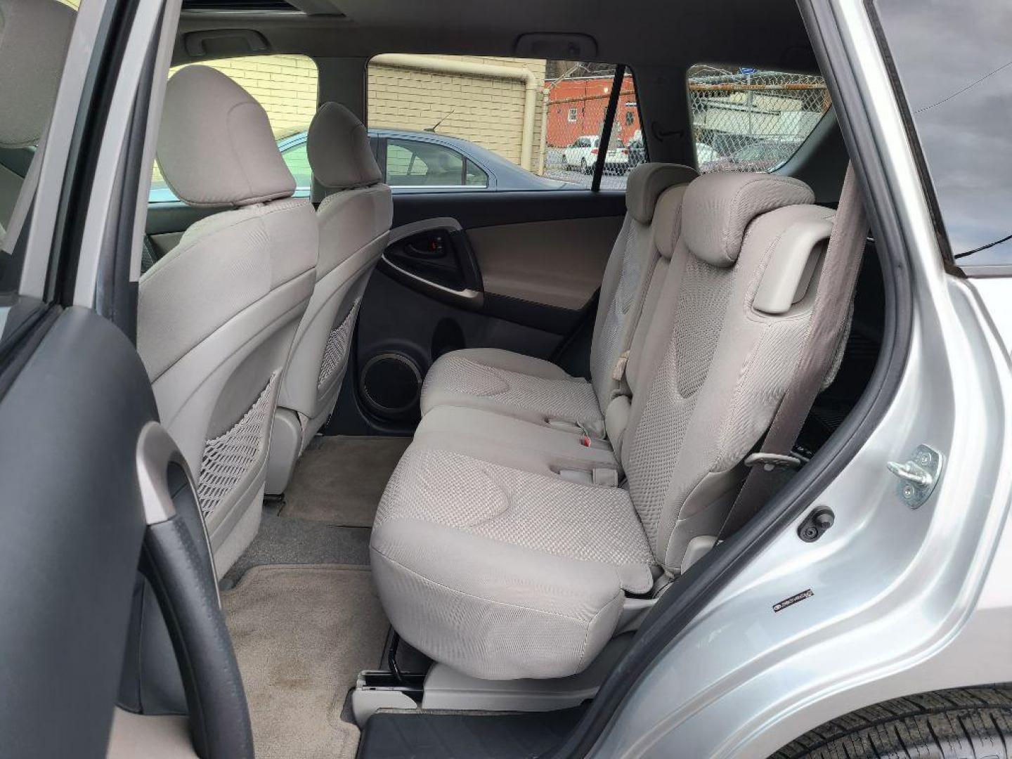 2008 SILVER TOYOTA RAV4 LIMITED (JTMBK31V486) with an 3.5L engine, Automatic transmission, located at 117 North Cameron Street, Harrisburg, PA, 17101, (717) 963-8962, 40.267021, -76.875351 - Photo#13