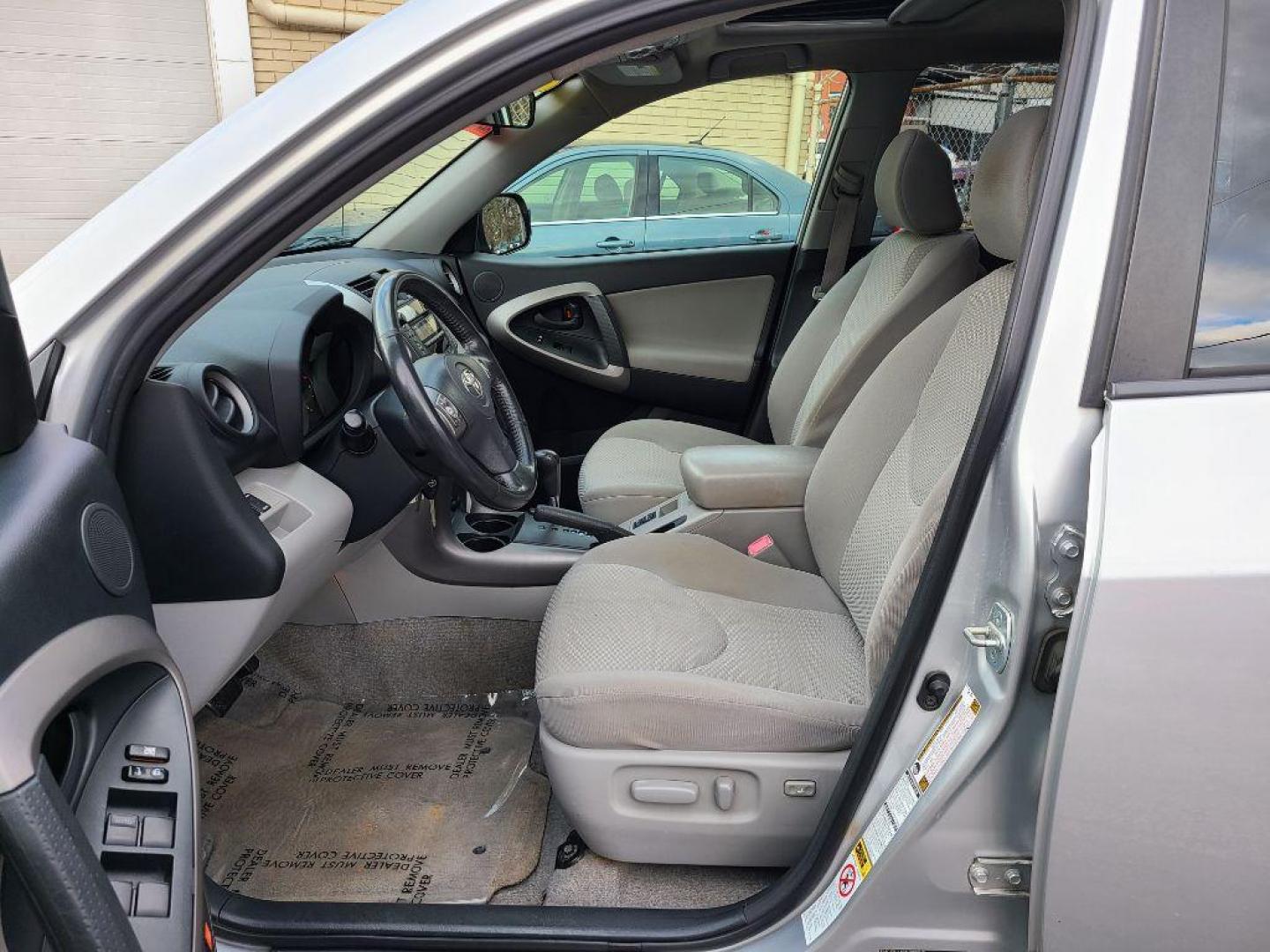 2008 SILVER TOYOTA RAV4 LIMITED (JTMBK31V486) with an 3.5L engine, Automatic transmission, located at 117 North Cameron Street, Harrisburg, PA, 17101, (717) 963-8962, 40.267021, -76.875351 - Photo#14