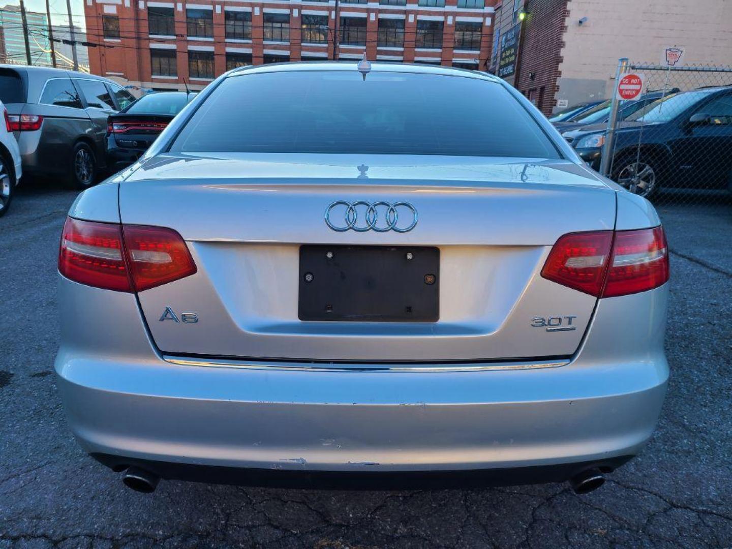 2009 SILVER AUDI A6 PREMIUM PLUS (WAUSG74F49N) with an 3.0L engine, Automatic transmission, located at 117 North Cameron Street, Harrisburg, PA, 17101, (717) 963-8962, 40.267021, -76.875351 - WE FINANCE!!! Good Credit/ Bad Credit/ No Credit - ALL Trade-Ins Welcomed!!! ***Guaranteed Credit Approval*** APPLY ONLINE or CALL us TODAY ;) Internet Prices and Marketplace Prices are SPECIAL discounted ***CASH DEALS*** Retail Prices are higher. Please call us to discuss your cash and finan - Photo#3