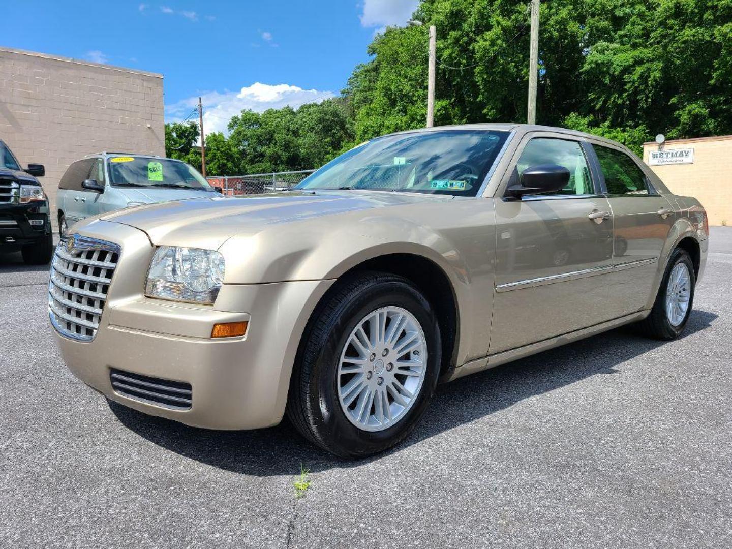 2009 TAN CHRYSLER 300 LX (2C3LA43D39H) with an 2.7L engine, Automatic transmission, located at 117 North Cameron Street, Harrisburg, PA, 17101, (717) 963-8962, 40.267021, -76.875351 - WE FINANCE!!! Good Credit/ Bad Credit/ No Credit - ALL Trade-Ins Welcomed!!! ***Guaranteed Credit Approval*** APPLY ONLINE or CALL us TODAY ;) Internet Prices and Marketplace Prices are SPECIAL discounted ***CASH DEALS*** Retail Prices are higher. Please call us to discuss your cash and finan - Photo#0