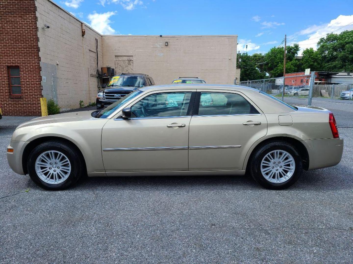 2009 TAN CHRYSLER 300 LX (2C3LA43D39H) with an 2.7L engine, Automatic transmission, located at 117 North Cameron Street, Harrisburg, PA, 17101, (717) 963-8962, 40.267021, -76.875351 - WE FINANCE!!! Good Credit/ Bad Credit/ No Credit - ALL Trade-Ins Welcomed!!! ***Guaranteed Credit Approval*** APPLY ONLINE or CALL us TODAY ;) Internet Prices and Marketplace Prices are SPECIAL discounted ***CASH DEALS*** Retail Prices are higher. Please call us to discuss your cash and finan - Photo#1