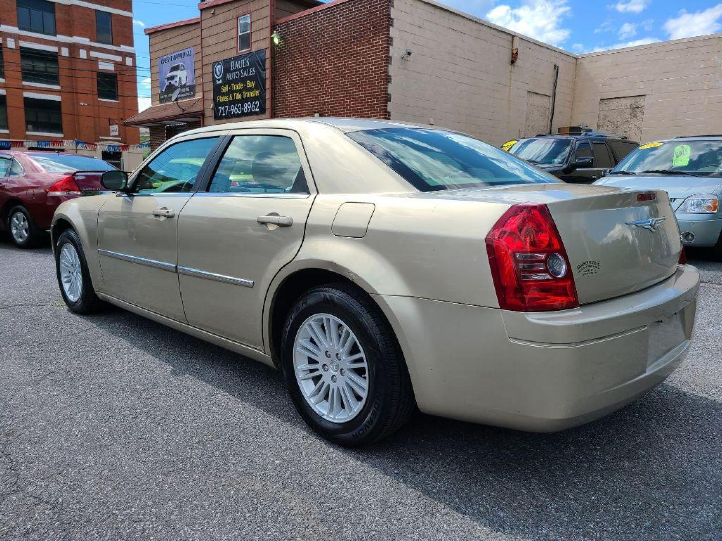 2009 TAN CHRYSLER 300 LX (2C3LA43D39H) with an 2.7L engine, Automatic transmission, located at 117 North Cameron Street, Harrisburg, PA, 17101, (717) 963-8962, 40.267021, -76.875351 - WE FINANCE!!! Good Credit/ Bad Credit/ No Credit - ALL Trade-Ins Welcomed!!! ***Guaranteed Credit Approval*** APPLY ONLINE or CALL us TODAY ;) Internet Prices and Marketplace Prices are SPECIAL discounted ***CASH DEALS*** Retail Prices are higher. Please call us to discuss your cash and finan - Photo#2