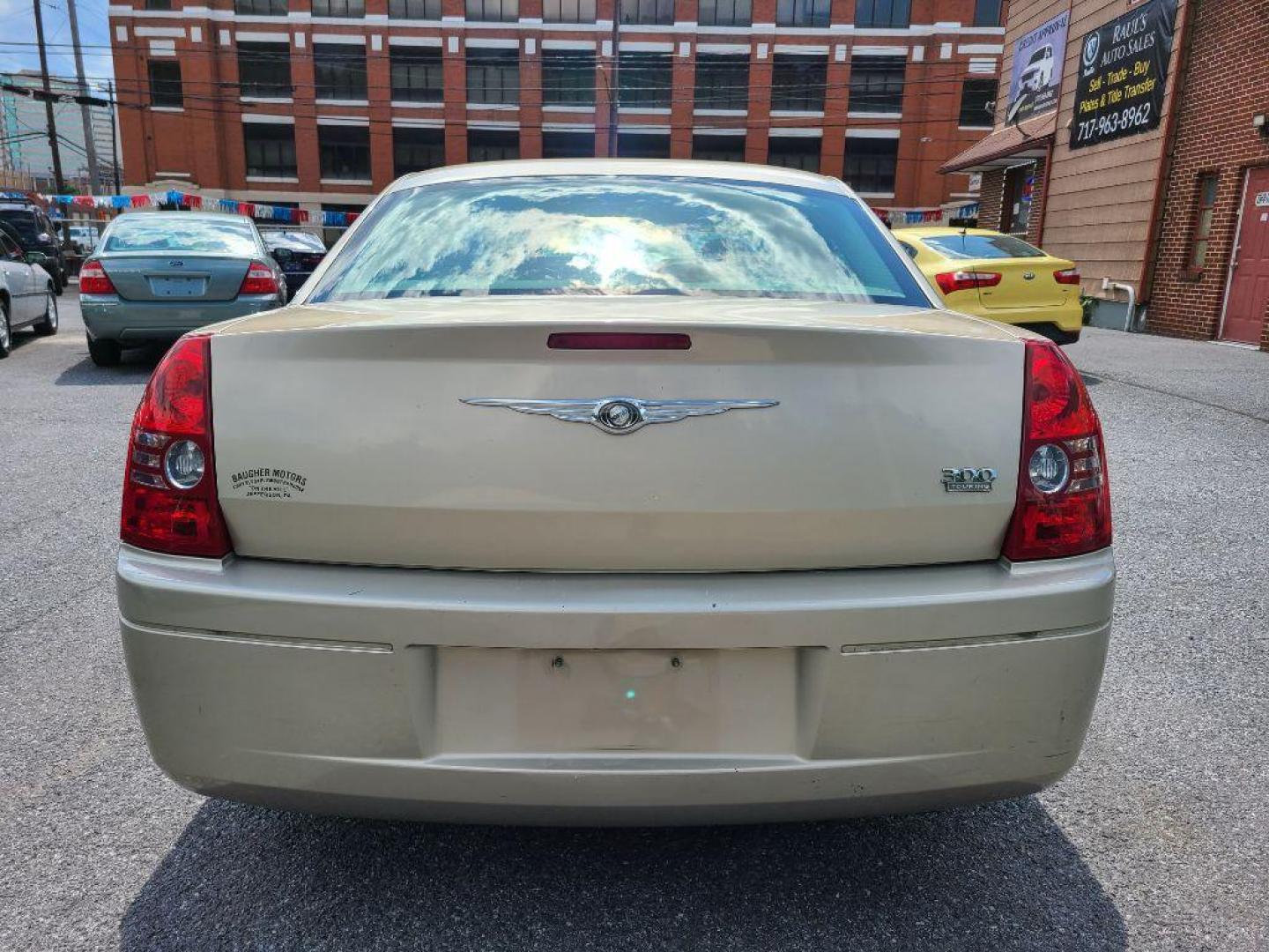 2009 TAN CHRYSLER 300 LX (2C3LA43D39H) with an 2.7L engine, Automatic transmission, located at 117 North Cameron Street, Harrisburg, PA, 17101, (717) 963-8962, 40.267021, -76.875351 - WE FINANCE!!! Good Credit/ Bad Credit/ No Credit - ALL Trade-Ins Welcomed!!! ***Guaranteed Credit Approval*** APPLY ONLINE or CALL us TODAY ;) Internet Prices and Marketplace Prices are SPECIAL discounted ***CASH DEALS*** Retail Prices are higher. Please call us to discuss your cash and finan - Photo#3