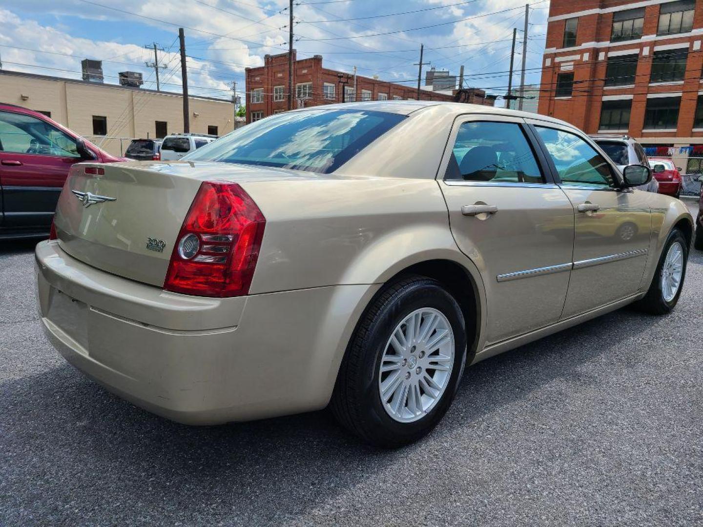 2009 TAN CHRYSLER 300 LX (2C3LA43D39H) with an 2.7L engine, Automatic transmission, located at 117 North Cameron Street, Harrisburg, PA, 17101, (717) 963-8962, 40.267021, -76.875351 - WE FINANCE!!! Good Credit/ Bad Credit/ No Credit - ALL Trade-Ins Welcomed!!! ***Guaranteed Credit Approval*** APPLY ONLINE or CALL us TODAY ;) Internet Prices and Marketplace Prices are SPECIAL discounted ***CASH DEALS*** Retail Prices are higher. Please call us to discuss your cash and finan - Photo#4