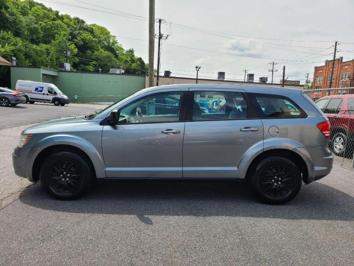 2009 GRAY DODGE JOURNEY SE (3D4GG47B09T) with an 2.4L engine, Automatic transmission, located at 117 North Cameron Street, Harrisburg, PA, 17101, (717) 963-8962, 40.267021, -76.875351 - WE FINANCE!!! Good Credit/ Bad Credit/ No Credit - ALL Trade-Ins Welcomed!!! ***Guaranteed Credit Approval*** APPLY ONLINE or CALL us TODAY ;) Internet Prices and Marketplace Prices are SPECIAL discounted ***CASH DEALS*** Retail Prices are higher. Please call us to discuss your cash and finan - Photo#1