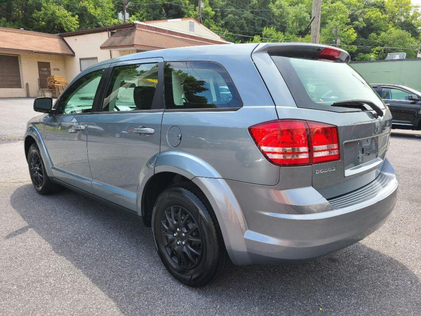 2009 GRAY DODGE JOURNEY SE (3D4GG47B09T) with an 2.4L engine, Automatic transmission, located at 117 North Cameron Street, Harrisburg, PA, 17101, (717) 963-8962, 40.267021, -76.875351 - WE FINANCE!!! Good Credit/ Bad Credit/ No Credit - ALL Trade-Ins Welcomed!!! ***Guaranteed Credit Approval*** APPLY ONLINE or CALL us TODAY ;) Internet Prices and Marketplace Prices are SPECIAL discounted ***CASH DEALS*** Retail Prices are higher. Please call us to discuss your cash and finan - Photo#2