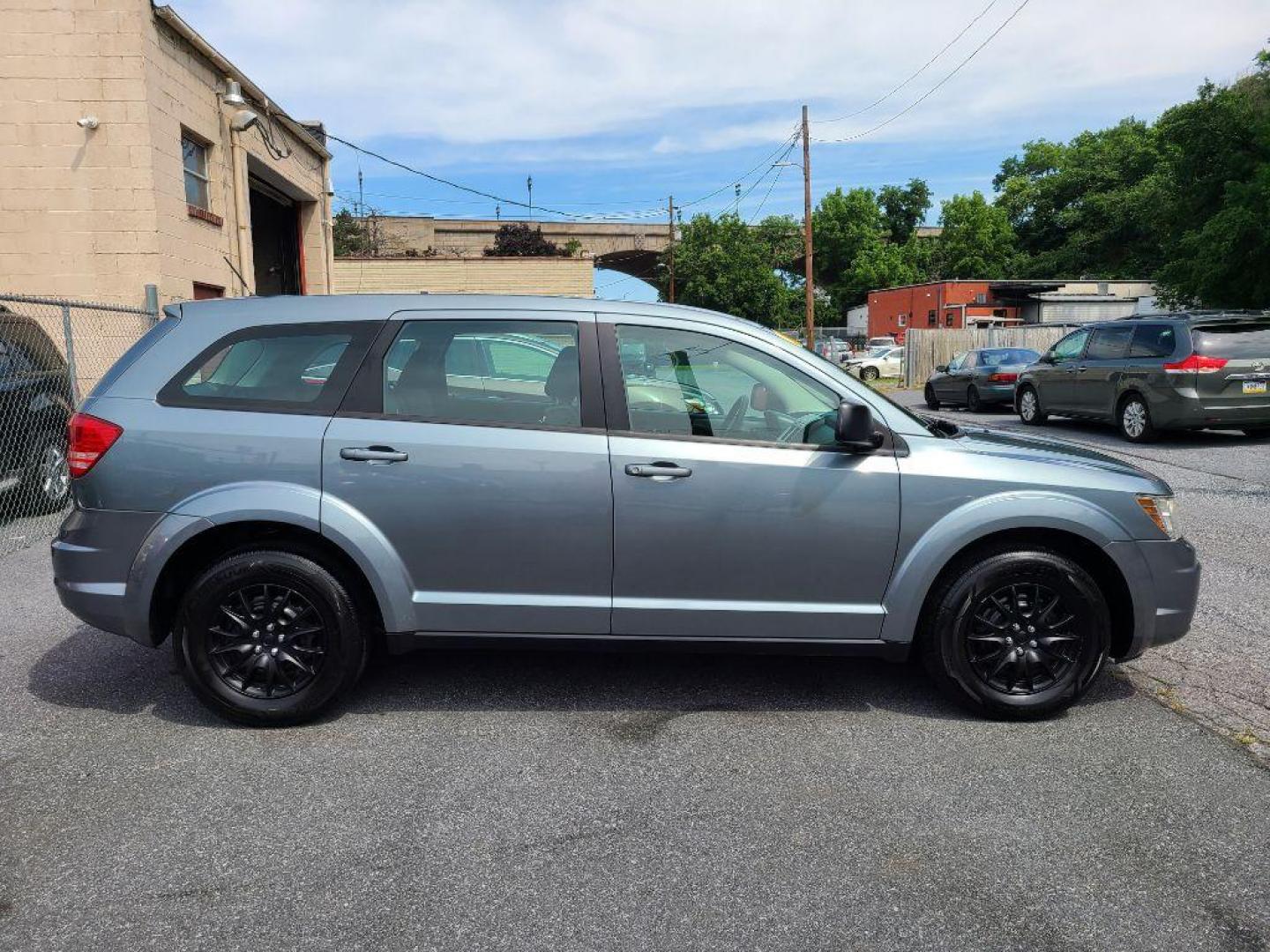 2009 GRAY DODGE JOURNEY SE (3D4GG47B09T) with an 2.4L engine, Automatic transmission, located at 117 North Cameron Street, Harrisburg, PA, 17101, (717) 963-8962, 40.267021, -76.875351 - WE FINANCE!!! Good Credit/ Bad Credit/ No Credit - ALL Trade-Ins Welcomed!!! ***Guaranteed Credit Approval*** APPLY ONLINE or CALL us TODAY ;) Internet Prices and Marketplace Prices are SPECIAL discounted ***CASH DEALS*** Retail Prices are higher. Please call us to discuss your cash and finan - Photo#5