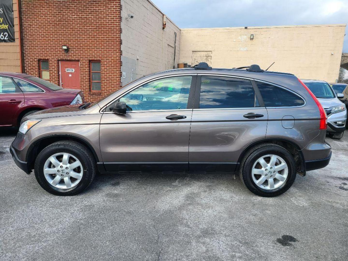 2009 GRAY HONDA CR-V EX (5J6RE48579L) with an 2.4L engine, Automatic transmission, located at 117 North Cameron Street, Harrisburg, PA, 17101, (717) 963-8962, 40.267021, -76.875351 - WE FINANCE!!! Good Credit/ Bad Credit/ No Credit - ALL Trade-Ins Welcomed!!! ***Guaranteed Credit Approval*** APPLY ONLINE or CALL us TODAY ;) Internet Prices and Marketplace Prices are SPECIAL discounted ***CASH DEALS*** Retail Prices are higher. Please call us to discuss your cash and finan - Photo#1