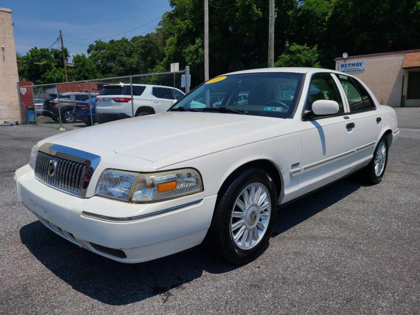 2009 WHITE MERCURY GRAND MARQUIS LS (2MEHM75V89X) with an 4.6L engine, Automatic transmission, located at 117 North Cameron Street, Harrisburg, PA, 17101, (717) 963-8962, 40.267021, -76.875351 - WE FINANCE!!! Good Credit/ Bad Credit/ No Credit - ALL Trade-Ins Welcomed!!! ***Guaranteed Credit Approval*** APPLY ONLINE or CALL us TODAY ;) Internet Prices and Marketplace Prices are SPECIAL discounted ***CASH DEALS*** Retail Prices are higher. Please call us to discuss your cash and finan - Photo#0