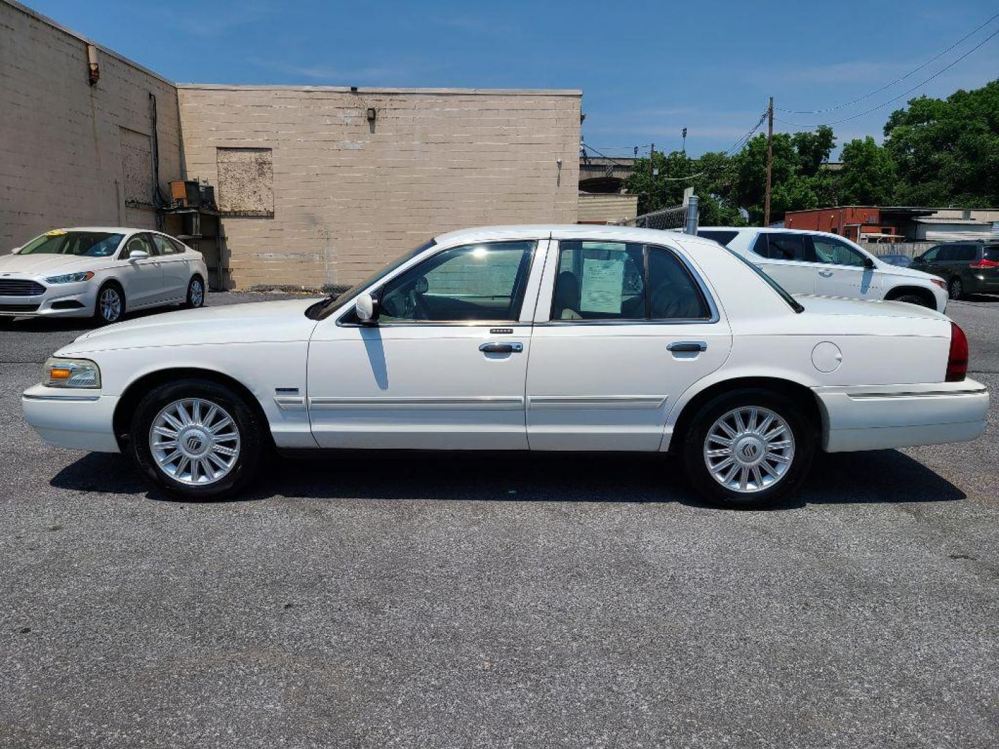 2009 WHITE MERCURY GRAND MARQUIS LS (2MEHM75V89X) with an 4.6L engine, Automatic transmission, located at 117 North Cameron Street, Harrisburg, PA, 17101, (717) 963-8962, 40.267021, -76.875351 - WE FINANCE!!! Good Credit/ Bad Credit/ No Credit - ALL Trade-Ins Welcomed!!! ***Guaranteed Credit Approval*** APPLY ONLINE or CALL us TODAY ;) Internet Prices and Marketplace Prices are SPECIAL discounted ***CASH DEALS*** Retail Prices are higher. Please call us to discuss your cash and finan - Photo#1