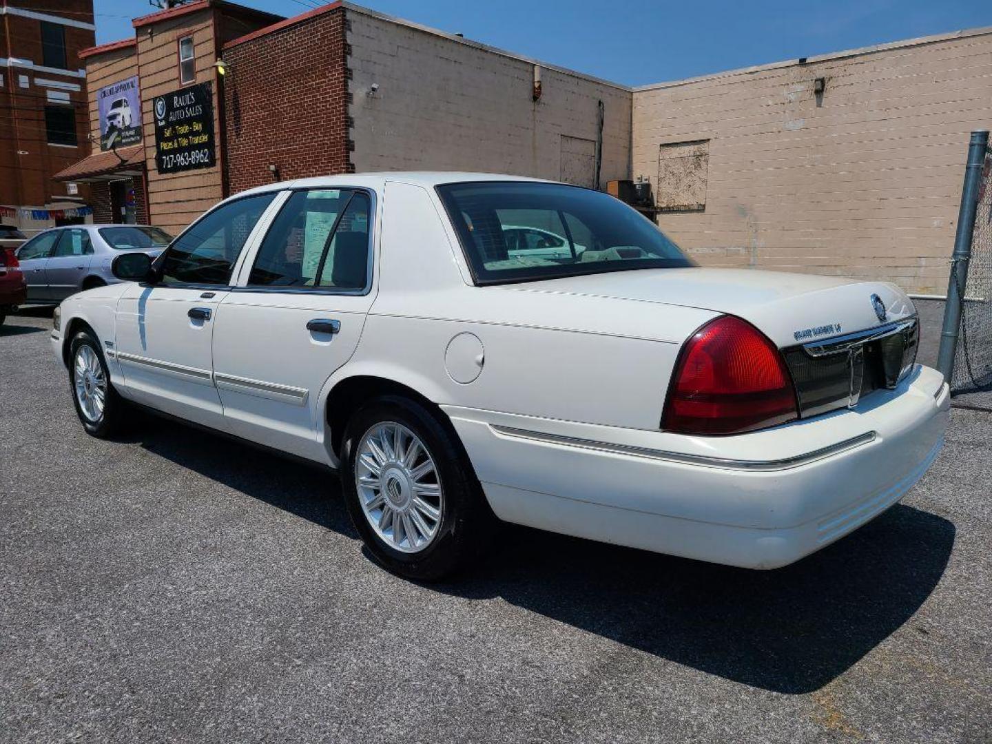 2009 WHITE MERCURY GRAND MARQUIS LS (2MEHM75V89X) with an 4.6L engine, Automatic transmission, located at 117 North Cameron Street, Harrisburg, PA, 17101, (717) 963-8962, 40.267021, -76.875351 - WE FINANCE!!! Good Credit/ Bad Credit/ No Credit - ALL Trade-Ins Welcomed!!! ***Guaranteed Credit Approval*** APPLY ONLINE or CALL us TODAY ;) Internet Prices and Marketplace Prices are SPECIAL discounted ***CASH DEALS*** Retail Prices are higher. Please call us to discuss your cash and finan - Photo#2