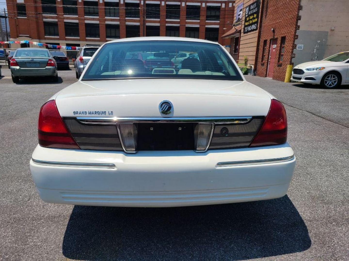 2009 WHITE MERCURY GRAND MARQUIS LS (2MEHM75V89X) with an 4.6L engine, Automatic transmission, located at 117 North Cameron Street, Harrisburg, PA, 17101, (717) 963-8962, 40.267021, -76.875351 - WE FINANCE!!! Good Credit/ Bad Credit/ No Credit - ALL Trade-Ins Welcomed!!! ***Guaranteed Credit Approval*** APPLY ONLINE or CALL us TODAY ;) Internet Prices and Marketplace Prices are SPECIAL discounted ***CASH DEALS*** Retail Prices are higher. Please call us to discuss your cash and finan - Photo#3