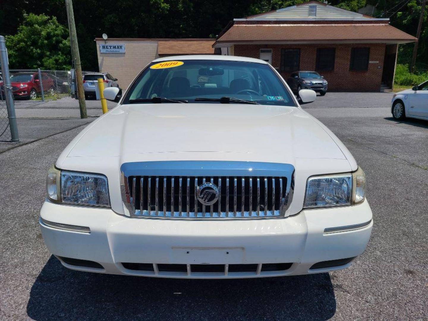 2009 WHITE MERCURY GRAND MARQUIS LS (2MEHM75V89X) with an 4.6L engine, Automatic transmission, located at 117 North Cameron Street, Harrisburg, PA, 17101, (717) 963-8962, 40.267021, -76.875351 - WE FINANCE!!! Good Credit/ Bad Credit/ No Credit - ALL Trade-Ins Welcomed!!! ***Guaranteed Credit Approval*** APPLY ONLINE or CALL us TODAY ;) Internet Prices and Marketplace Prices are SPECIAL discounted ***CASH DEALS*** Retail Prices are higher. Please call us to discuss your cash and finan - Photo#7