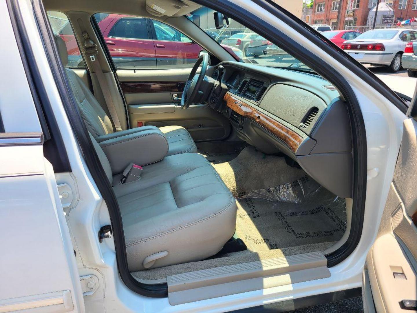 2009 WHITE MERCURY GRAND MARQUIS LS (2MEHM75V89X) with an 4.6L engine, Automatic transmission, located at 117 North Cameron Street, Harrisburg, PA, 17101, (717) 963-8962, 40.267021, -76.875351 - WE FINANCE!!! Good Credit/ Bad Credit/ No Credit - ALL Trade-Ins Welcomed!!! ***Guaranteed Credit Approval*** APPLY ONLINE or CALL us TODAY ;) Internet Prices and Marketplace Prices are SPECIAL discounted ***CASH DEALS*** Retail Prices are higher. Please call us to discuss your cash and finan - Photo#8