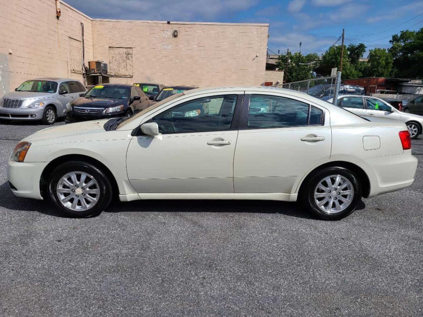 2009 WHITE MITSUBISHI GALANT ES (4A3AB36F09E) with an 2.4L engine, Automatic transmission, located at 7981 Paxton Street, Harrisburg, PA, 17111, (717) 561-2926, 40.261490, -76.749229 - WE FINANCE!!! Good Credit/ Bad Credit/ No Credit - ALL Trade-Ins Welcomed!!! ***Guaranteed Credit Approval*** APPLY ONLINE or CALL us TODAY ;) Internet Prices and Marketplace Prices are SPECIAL discounted ***CASH DEALS*** Retail Prices are higher. Please call us to discuss your cash and finan - Photo#1