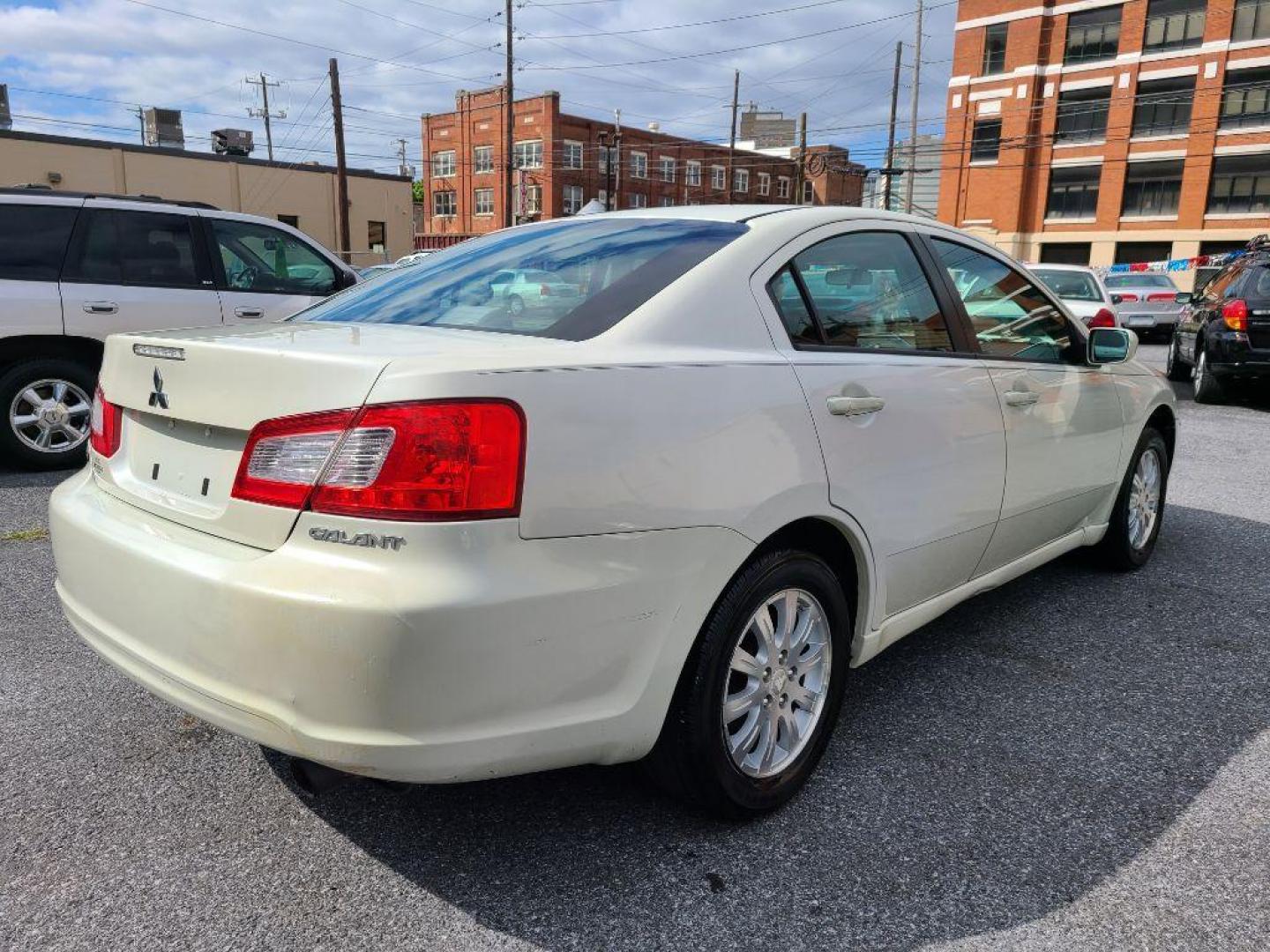 2009 WHITE MITSUBISHI GALANT ES (4A3AB36F09E) with an 2.4L engine, Automatic transmission, located at 7981 Paxton Street, Harrisburg, PA, 17111, (717) 561-2926, 40.261490, -76.749229 - WE FINANCE!!! Good Credit/ Bad Credit/ No Credit - ALL Trade-Ins Welcomed!!! ***Guaranteed Credit Approval*** APPLY ONLINE or CALL us TODAY ;) Internet Prices and Marketplace Prices are SPECIAL discounted ***CASH DEALS*** Retail Prices are higher. Please call us to discuss your cash and finan - Photo#4