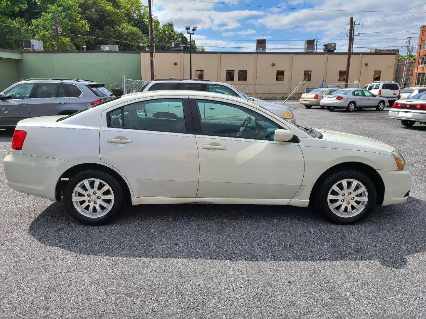 2009 WHITE MITSUBISHI GALANT ES (4A3AB36F09E) with an 2.4L engine, Automatic transmission, located at 7981 Paxton Street, Harrisburg, PA, 17111, (717) 561-2926, 40.261490, -76.749229 - WE FINANCE!!! Good Credit/ Bad Credit/ No Credit - ALL Trade-Ins Welcomed!!! ***Guaranteed Credit Approval*** APPLY ONLINE or CALL us TODAY ;) Internet Prices and Marketplace Prices are SPECIAL discounted ***CASH DEALS*** Retail Prices are higher. Please call us to discuss your cash and finan - Photo#5