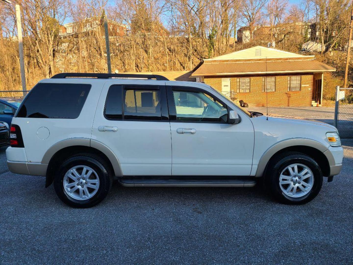 2010 WHITE FORD EXPLORER EDDIE BAUER (1FMEU7EE1AU) with an 4.0L engine, Automatic transmission, located at 117 North Cameron Street, Harrisburg, PA, 17101, (717) 963-8962, 40.267021, -76.875351 - WE FINANCE!!! Good Credit/ Bad Credit/ No Credit - ALL Trade-Ins Welcomed!!! ***Guaranteed Credit Approval*** APPLY ONLINE or CALL us TODAY ;) Internet Prices and Marketplace Prices are SPECIAL discounted ***CASH DEALS*** Retail Prices are higher. Please call us to discuss your cash and finan - Photo#5