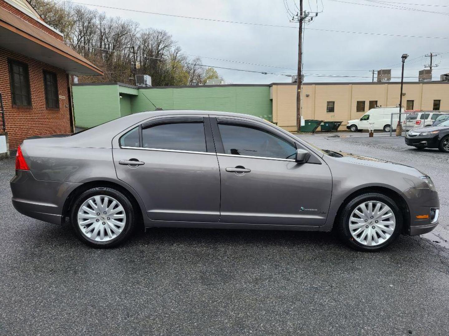 2010 GRAY FORD FUSION HYBRID (3FADP0L35AR) with an 2.5L engine, Continuously Variable transmission, located at 117 North Cameron Street, Harrisburg, PA, 17101, (717) 963-8962, 40.267021, -76.875351 - WE FINANCE!!! Good Credit/ Bad Credit/ No Credit - ALL Trade-Ins Welcomed!!! ***Guaranteed Credit Approval*** APPLY ONLINE or CALL us TODAY ;) Internet Prices and Marketplace Prices are SPECIAL discounted ***CASH DEALS*** Retail Prices are higher. Please call us to discuss your cash and finan - Photo#5