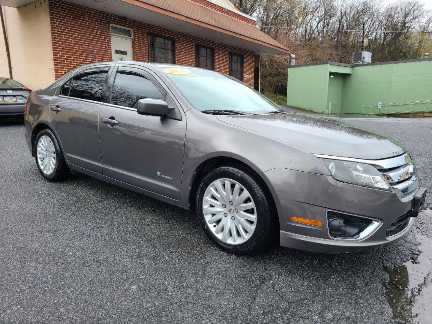 2010 GRAY FORD FUSION HYBRID (3FADP0L35AR) with an 2.5L engine, Continuously Variable transmission, located at 117 North Cameron Street, Harrisburg, PA, 17101, (717) 963-8962, 40.267021, -76.875351 - WE FINANCE!!! Good Credit/ Bad Credit/ No Credit - ALL Trade-Ins Welcomed!!! ***Guaranteed Credit Approval*** APPLY ONLINE or CALL us TODAY ;) Internet Prices and Marketplace Prices are SPECIAL discounted ***CASH DEALS*** Retail Prices are higher. Please call us to discuss your cash and finan - Photo#6