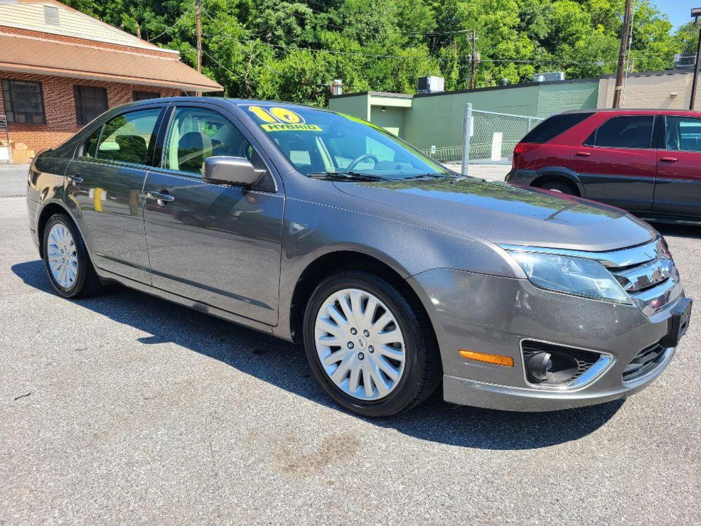 2010 GRAY FORD FUSION HYBRID (3FADP0L37AR) with an 2.5L engine, Continuously Variable transmission, located at 117 North Cameron Street, Harrisburg, PA, 17101, (717) 963-8962, 40.267021, -76.875351 - WE FINANCE!!! Good Credit/ Bad Credit/ No Credit - ALL Trade-Ins Welcomed!!! ***Guaranteed Credit Approval*** APPLY ONLINE or CALL us TODAY ;) Internet Prices and Marketplace Prices are SPECIAL discounted ***CASH DEALS*** Retail Prices are higher. Please call us to discuss your cash and finan - Photo#6