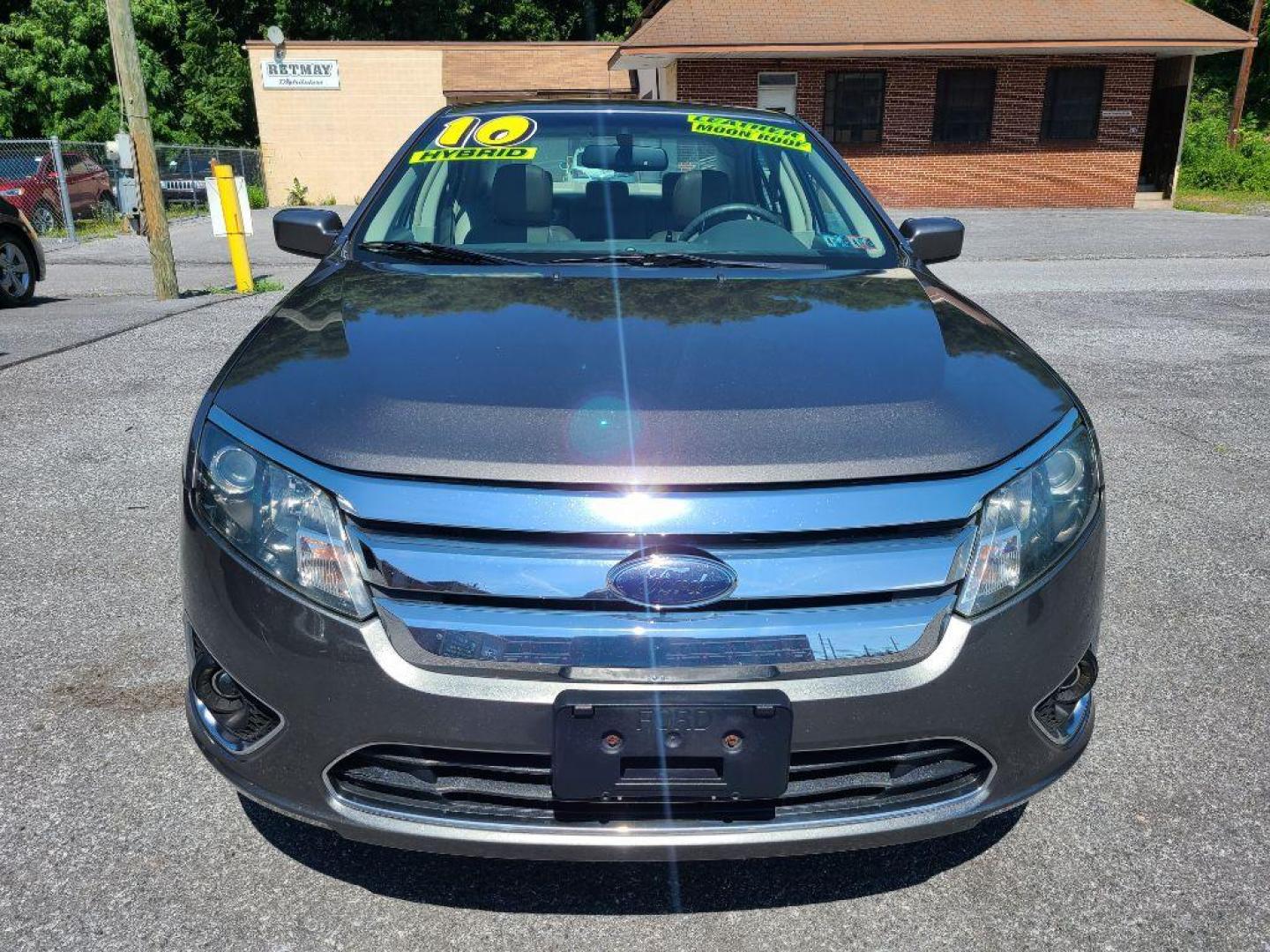 2010 GRAY FORD FUSION HYBRID (3FADP0L37AR) with an 2.5L engine, Continuously Variable transmission, located at 117 North Cameron Street, Harrisburg, PA, 17101, (717) 963-8962, 40.267021, -76.875351 - WE FINANCE!!! Good Credit/ Bad Credit/ No Credit - ALL Trade-Ins Welcomed!!! ***Guaranteed Credit Approval*** APPLY ONLINE or CALL us TODAY ;) Internet Prices and Marketplace Prices are SPECIAL discounted ***CASH DEALS*** Retail Prices are higher. Please call us to discuss your cash and finan - Photo#7