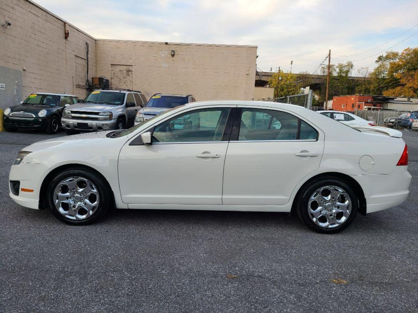 2010 WHITE FORD FUSION SE (3FAHP0HA7AR) with an 2.5L engine, Automatic transmission, located at 117 North Cameron Street, Harrisburg, PA, 17101, (717) 963-8962, 40.267021, -76.875351 - WE FINANCE!!! Good Credit/ Bad Credit/ No Credit - ALL Trade-Ins Welcomed!!! ***Guaranteed Credit Approval*** APPLY ONLINE or CALL us TODAY ;) Internet Prices and Marketplace Prices are SPECIAL discounted ***CASH DEALS*** Retail Prices are higher. Please call us to discuss your cash and finan - Photo#1