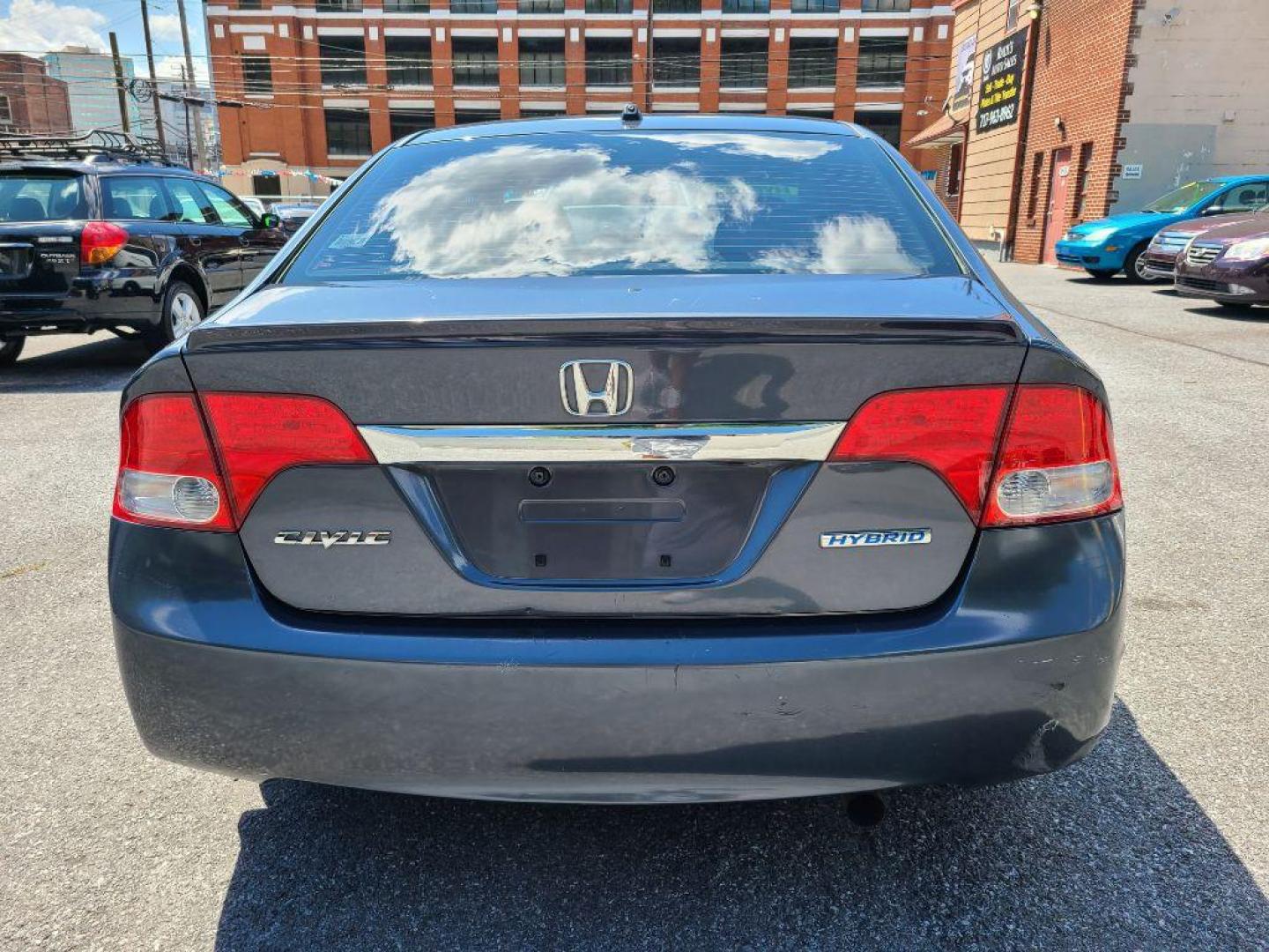 2010 GRAY HONDA CIVIC HYBRID (JHMFA3F2XAS) with an 1.3L engine, Continuously Variable transmission, located at 117 North Cameron Street, Harrisburg, PA, 17101, (717) 963-8962, 40.267021, -76.875351 - WE FINANCE!!! Good Credit/ Bad Credit/ No Credit - ALL Trade-Ins Welcomed!!! ***Guaranteed Credit Approval*** APPLY ONLINE or CALL us TODAY ;) Internet Prices and Marketplace Prices are SPECIAL discounted ***CASH DEALS*** Retail Prices are higher. Please call us to discuss your cash and finan - Photo#3