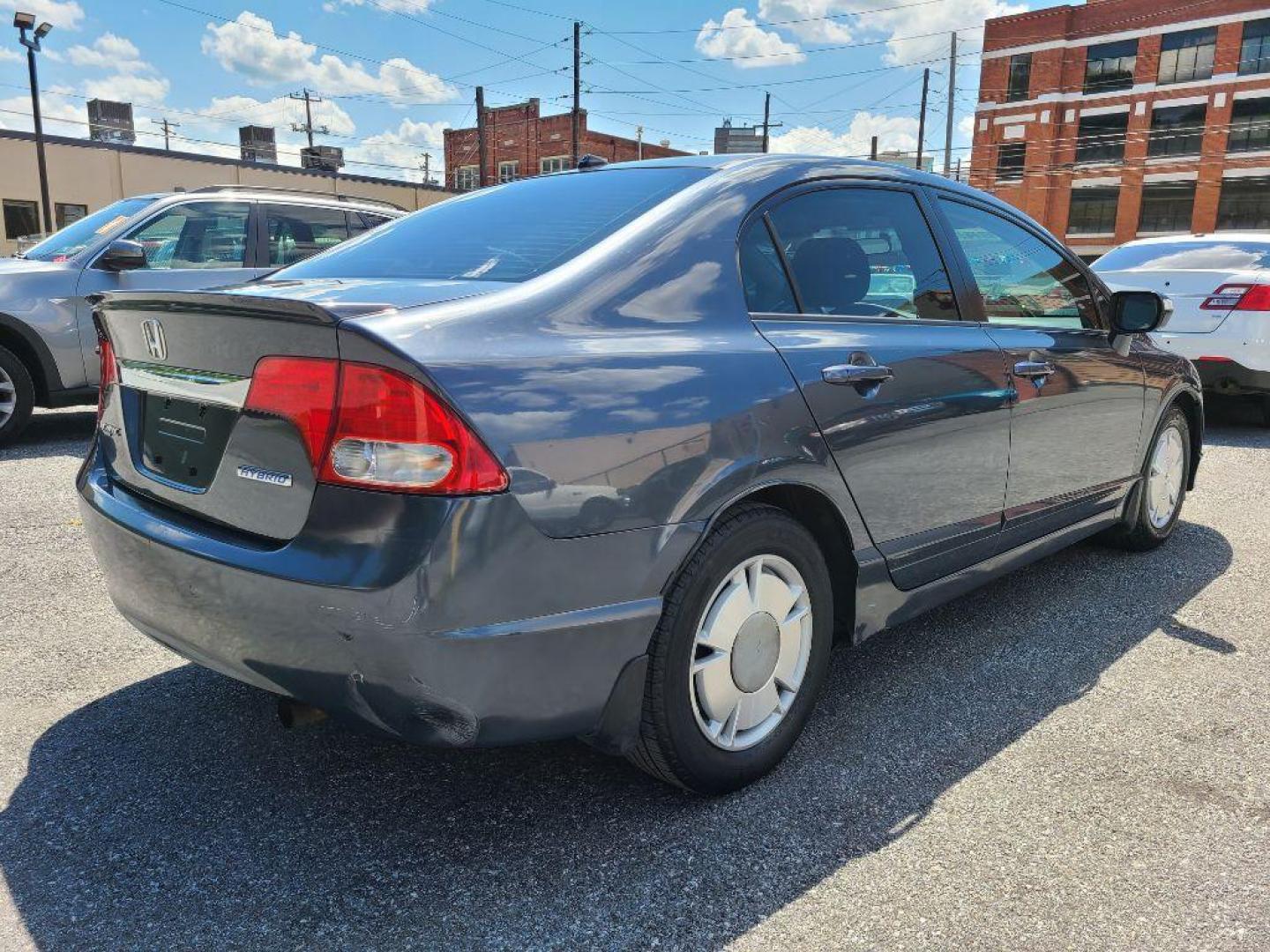 2010 GRAY HONDA CIVIC HYBRID (JHMFA3F2XAS) with an 1.3L engine, Continuously Variable transmission, located at 117 North Cameron Street, Harrisburg, PA, 17101, (717) 963-8962, 40.267021, -76.875351 - WE FINANCE!!! Good Credit/ Bad Credit/ No Credit - ALL Trade-Ins Welcomed!!! ***Guaranteed Credit Approval*** APPLY ONLINE or CALL us TODAY ;) Internet Prices and Marketplace Prices are SPECIAL discounted ***CASH DEALS*** Retail Prices are higher. Please call us to discuss your cash and finan - Photo#4