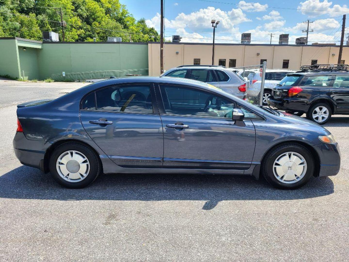 2010 GRAY HONDA CIVIC HYBRID (JHMFA3F2XAS) with an 1.3L engine, Continuously Variable transmission, located at 117 North Cameron Street, Harrisburg, PA, 17101, (717) 963-8962, 40.267021, -76.875351 - WE FINANCE!!! Good Credit/ Bad Credit/ No Credit - ALL Trade-Ins Welcomed!!! ***Guaranteed Credit Approval*** APPLY ONLINE or CALL us TODAY ;) Internet Prices and Marketplace Prices are SPECIAL discounted ***CASH DEALS*** Retail Prices are higher. Please call us to discuss your cash and finan - Photo#5