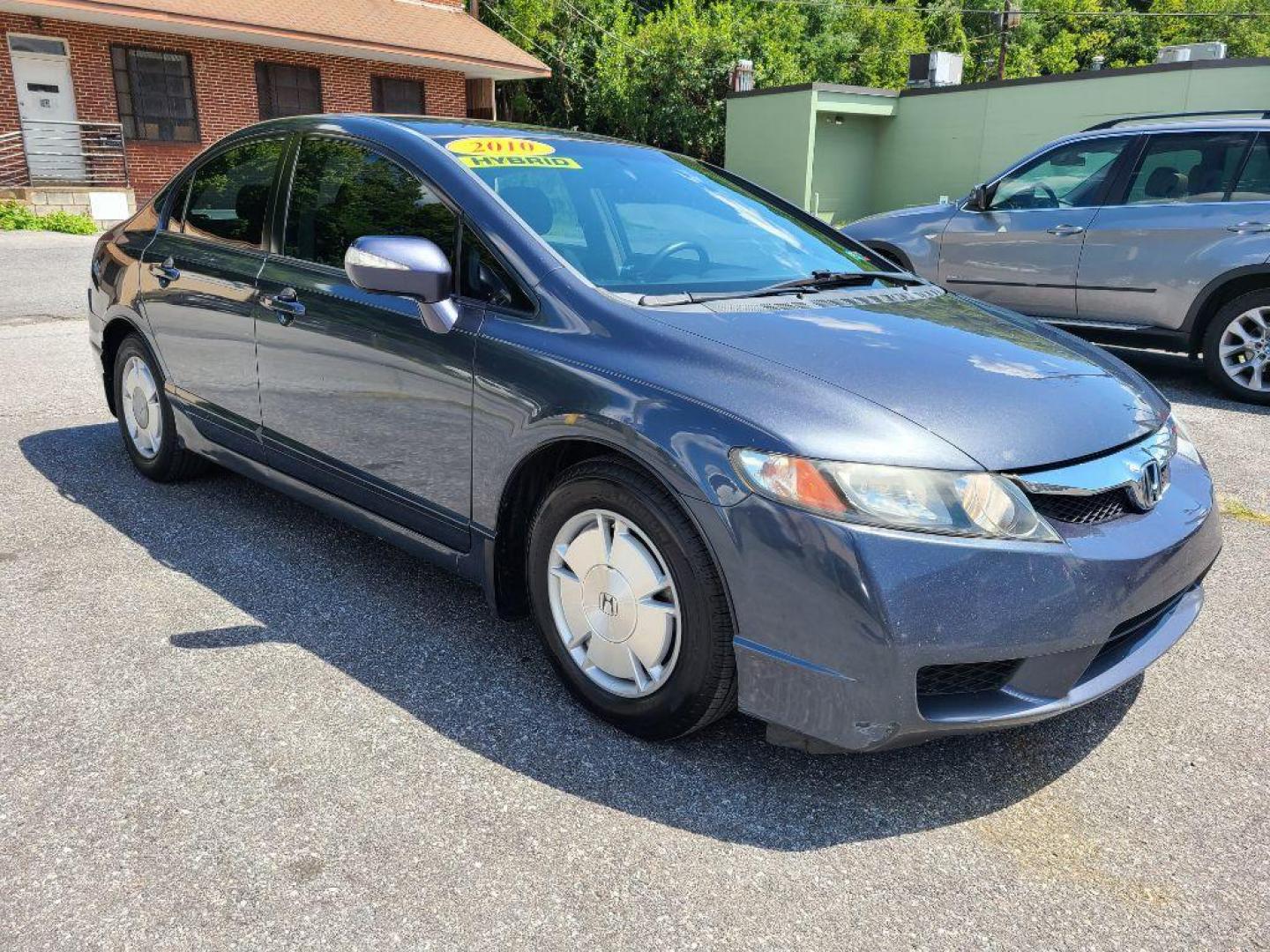 2010 GRAY HONDA CIVIC HYBRID (JHMFA3F2XAS) with an 1.3L engine, Continuously Variable transmission, located at 117 North Cameron Street, Harrisburg, PA, 17101, (717) 963-8962, 40.267021, -76.875351 - WE FINANCE!!! Good Credit/ Bad Credit/ No Credit - ALL Trade-Ins Welcomed!!! ***Guaranteed Credit Approval*** APPLY ONLINE or CALL us TODAY ;) Internet Prices and Marketplace Prices are SPECIAL discounted ***CASH DEALS*** Retail Prices are higher. Please call us to discuss your cash and finan - Photo#6