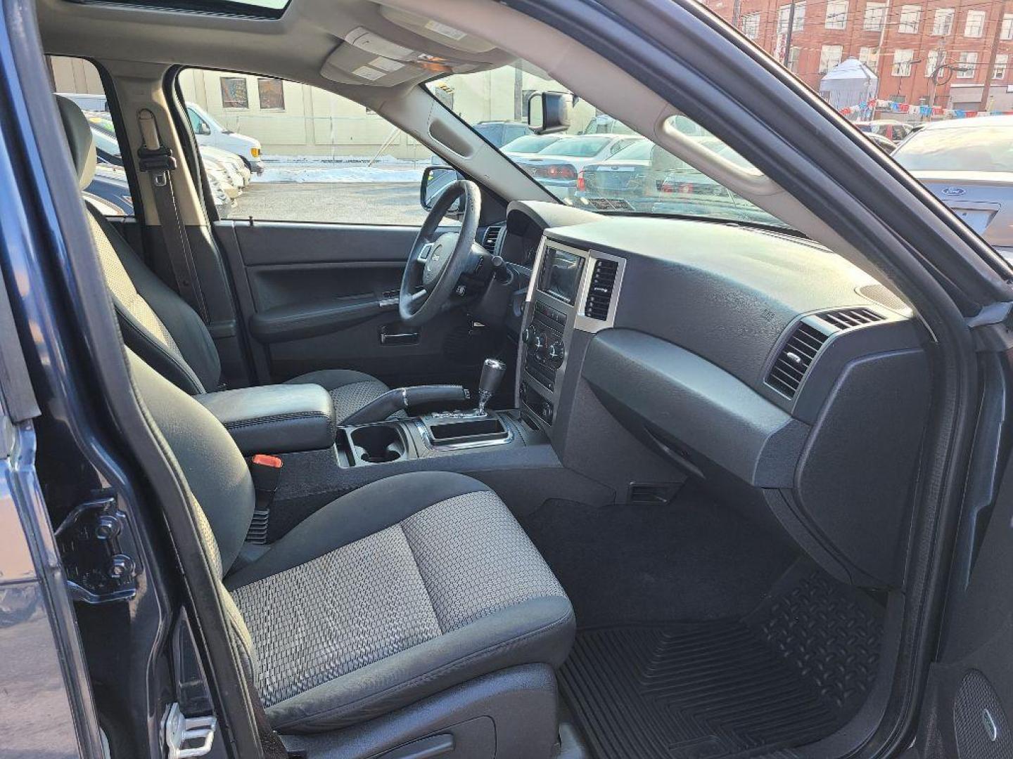 2010 BLUE JEEP GRAND CHEROKEE LAREDO (1J4PS4GK8AC) with an 3.7L engine, Automatic transmission, located at 117 North Cameron Street, Harrisburg, PA, 17101, (717) 963-8962, 40.267021, -76.875351 - WE FINANCE!!! Good Credit/ Bad Credit/ No Credit - ALL Trade-Ins Welcomed!!! ***Guaranteed Credit Approval*** APPLY ONLINE or CALL us TODAY ;) Internet Prices and Marketplace Prices are SPECIAL discounted ***CASH DEALS*** Retail Prices are higher. Please call us to discuss your cash and finan - Photo#9