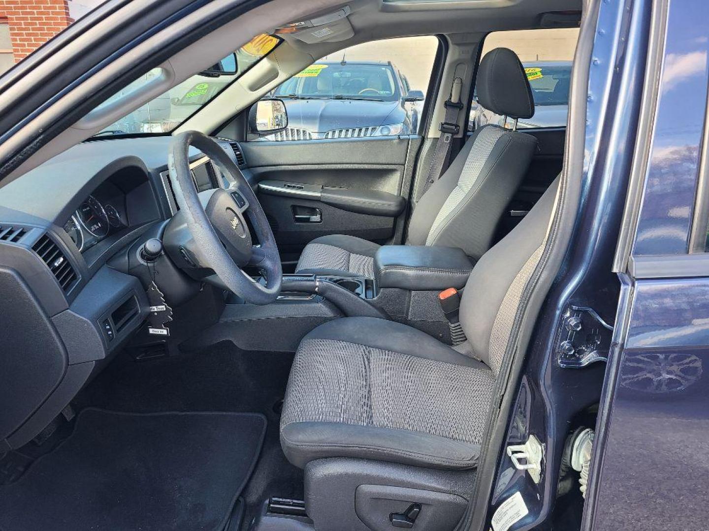 2010 BLUE JEEP GRAND CHEROKEE LAREDO (1J4PS4GK8AC) with an 3.7L engine, Automatic transmission, located at 117 North Cameron Street, Harrisburg, PA, 17101, (717) 963-8962, 40.267021, -76.875351 - WE FINANCE!!! Good Credit/ Bad Credit/ No Credit - ALL Trade-Ins Welcomed!!! ***Guaranteed Credit Approval*** APPLY ONLINE or CALL us TODAY ;) Internet Prices and Marketplace Prices are SPECIAL discounted ***CASH DEALS*** Retail Prices are higher. Please call us to discuss your cash and finan - Photo#15