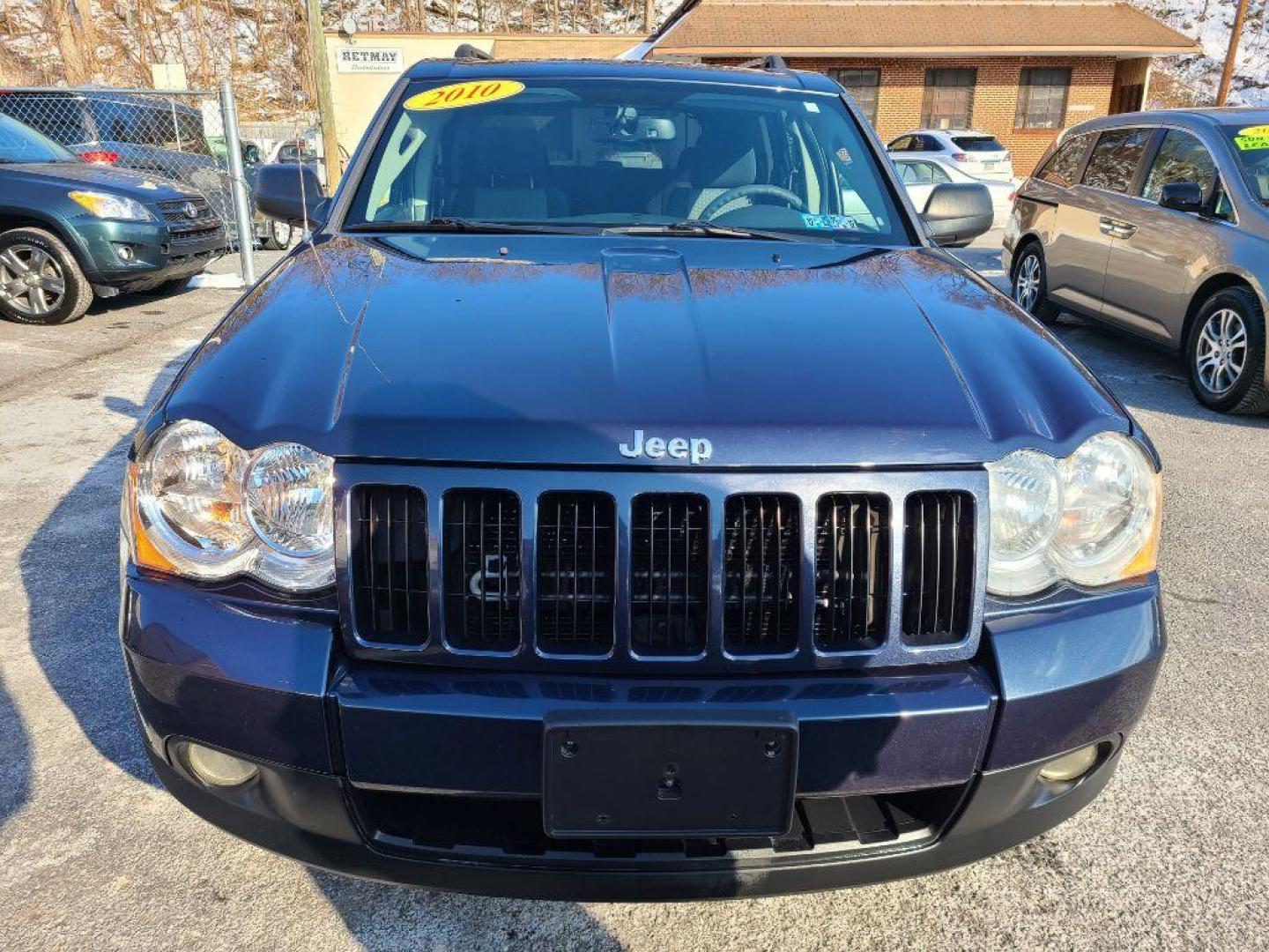 2010 BLUE JEEP GRAND CHEROKEE LAREDO (1J4PS4GK8AC) with an 3.7L engine, Automatic transmission, located at 117 North Cameron Street, Harrisburg, PA, 17101, (717) 963-8962, 40.267021, -76.875351 - WE FINANCE!!! Good Credit/ Bad Credit/ No Credit - ALL Trade-Ins Welcomed!!! ***Guaranteed Credit Approval*** APPLY ONLINE or CALL us TODAY ;) Internet Prices and Marketplace Prices are SPECIAL discounted ***CASH DEALS*** Retail Prices are higher. Please call us to discuss your cash and finan - Photo#7