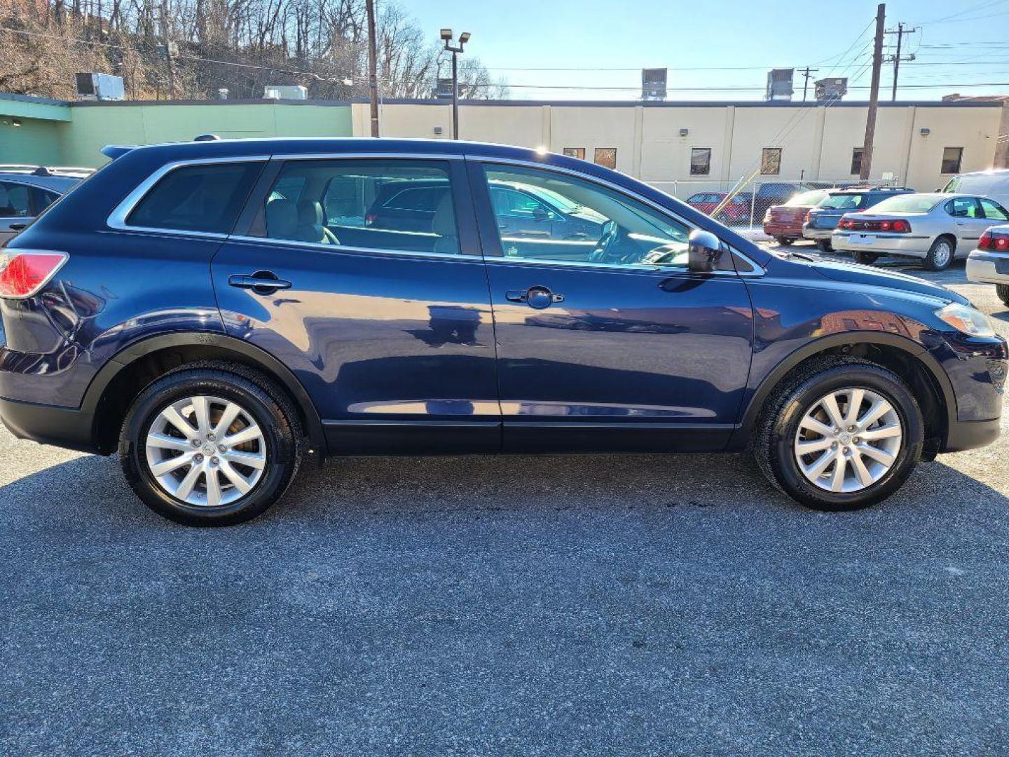 2010 BLUE MAZDA CX-9 TOURING AWD (JM3TB3MV2A0) with an 3.7L engine, Automatic transmission, located at 117 North Cameron Street, Harrisburg, PA, 17101, (717) 963-8962, 40.267021, -76.875351 - WE FINANCE!!! Good Credit/ Bad Credit/ No Credit - ALL Trade-Ins Welcomed!!! ***Guaranteed Credit Approval*** APPLY ONLINE or CALL us TODAY ;) Internet Prices and Marketplace Prices are SPECIAL discounted ***CASH DEALS*** Retail Prices are higher. Please call us to discuss your cash and finan - Photo#5