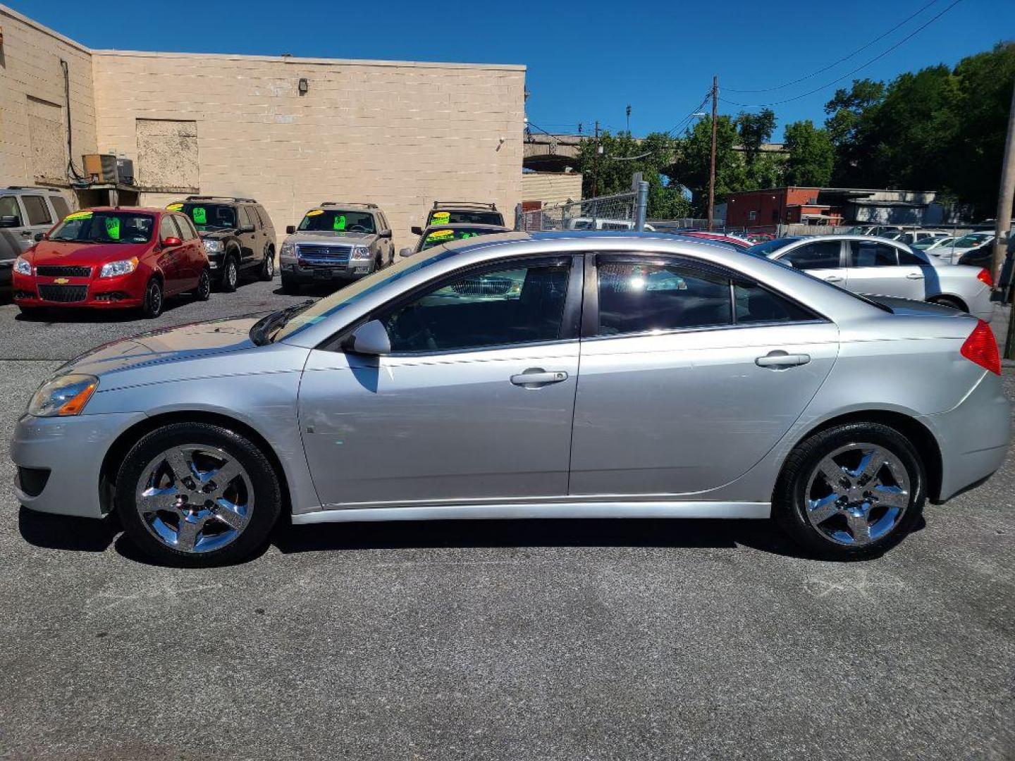 2010 SILVER PONTIAC G6 (1G2ZA5EB2A4) with an 2.4L engine, Automatic transmission, located at 7981 Paxton Street, Harrisburg, PA, 17111, (717) 561-2926, 40.261490, -76.749229 - WE FINANCE!!! Good Credit/ Bad Credit/ No Credit - ALL Trade-Ins Welcomed!!! ***Guaranteed Credit Approval*** APPLY ONLINE or CALL us TODAY ;) Internet Prices and Marketplace Prices are SPECIAL discounted ***CASH DEALS*** Retail Prices are higher. Please call us to discuss your cash and finan - Photo#1